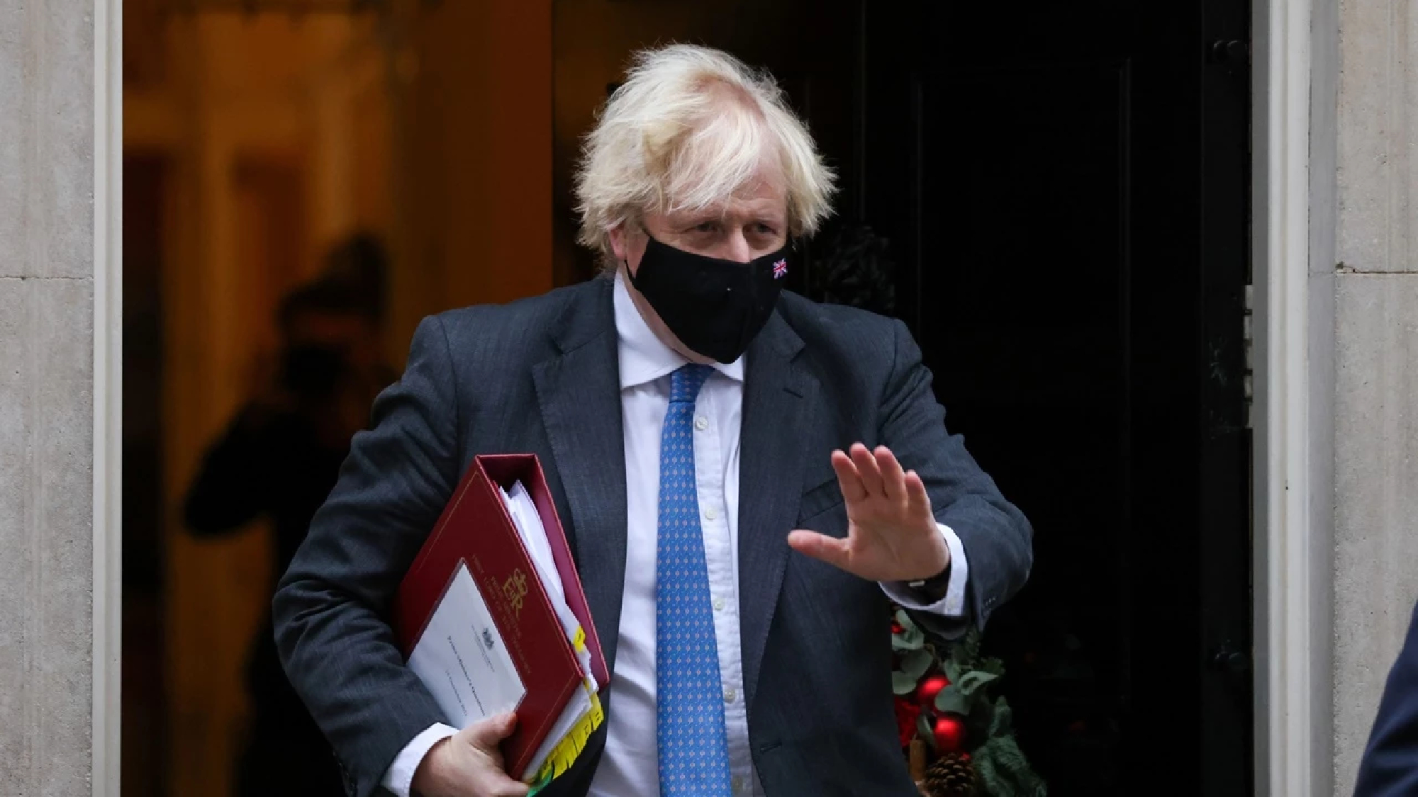 Johnson boxed in by U.K. Tory refuseniks as omicron surges