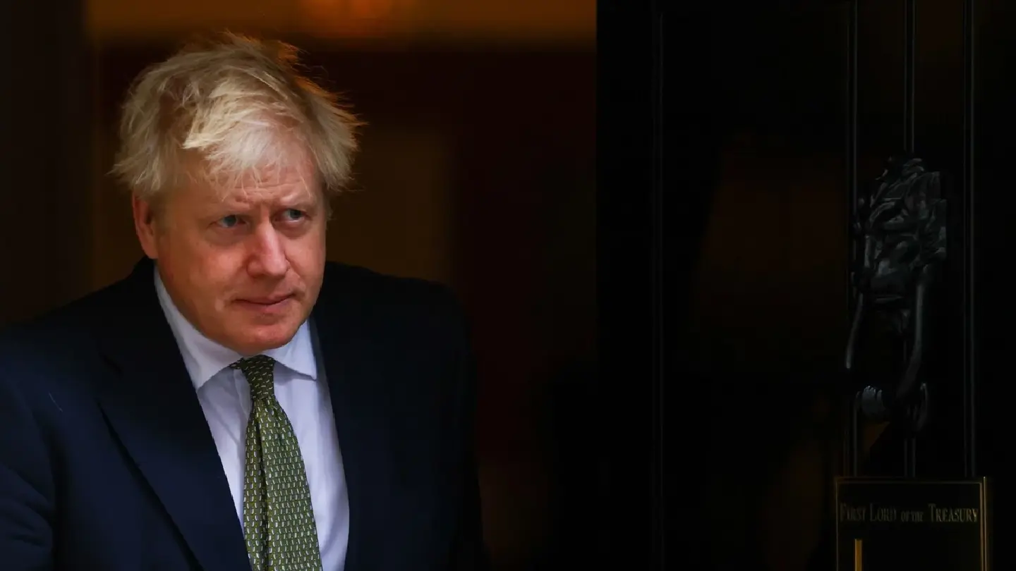 Boris Johnson at odds with senior medic on tackling omicron Boris Johnson at odds with senior medic on tackling omicron