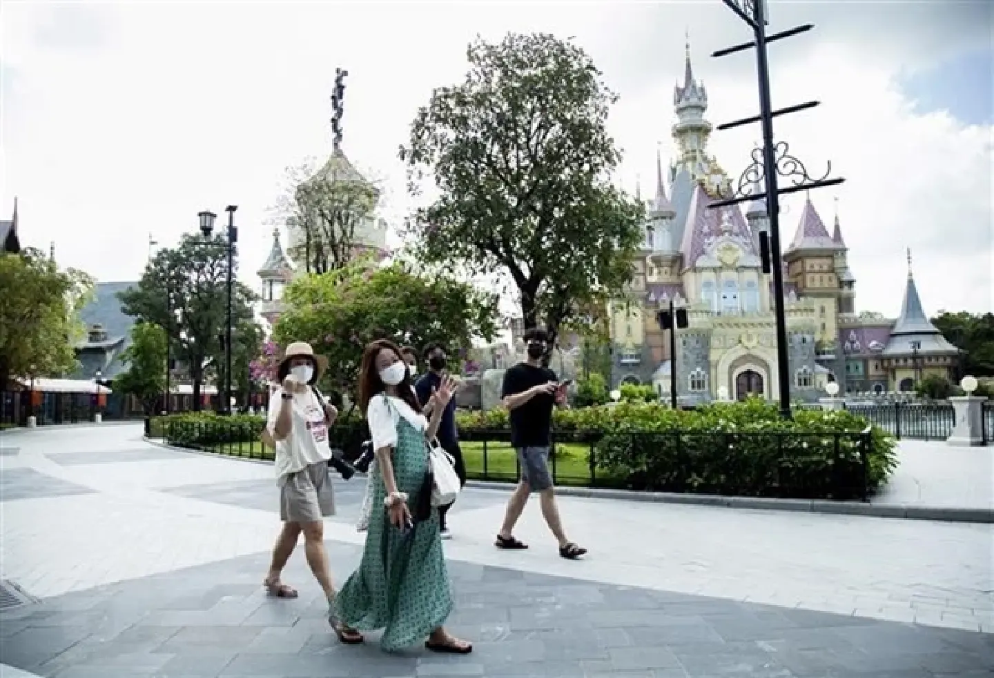 Vietnams tourism ministry seeks to restore visa exemption, welcome back foreign tourists via sea, road