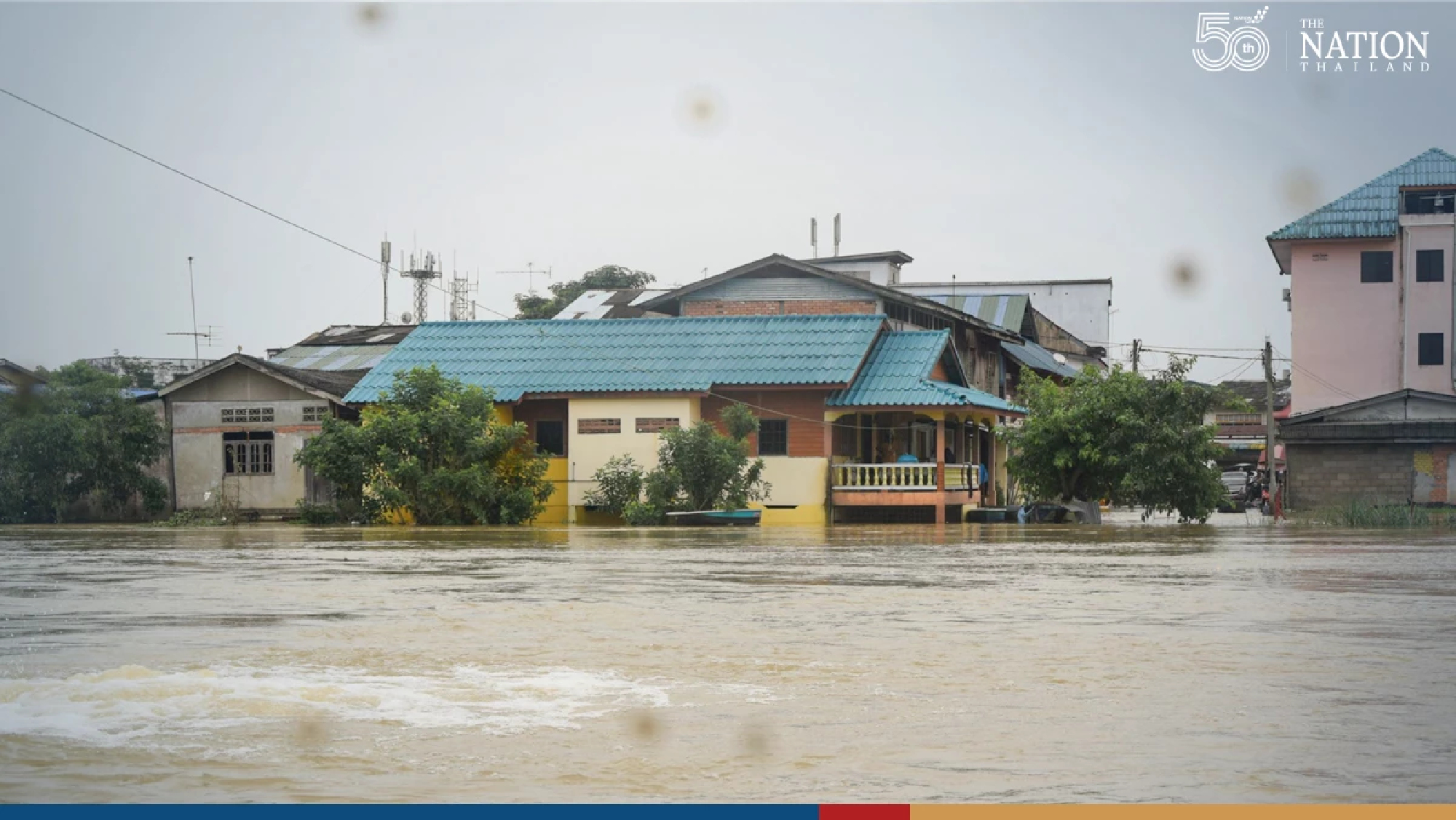 Sungai Kolok River breaks its banks, swamps district