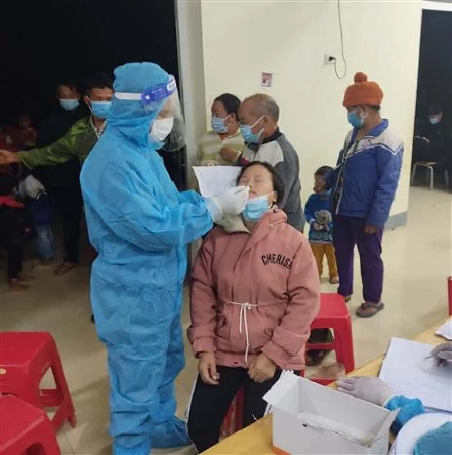 [Vietnam] Mobile COVID-19 vaccinations must be conducted for people in high-risk groups: PM