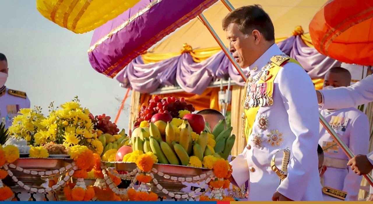 Their Majesties lay the foundation stone for statue of King Bhumibol the Great