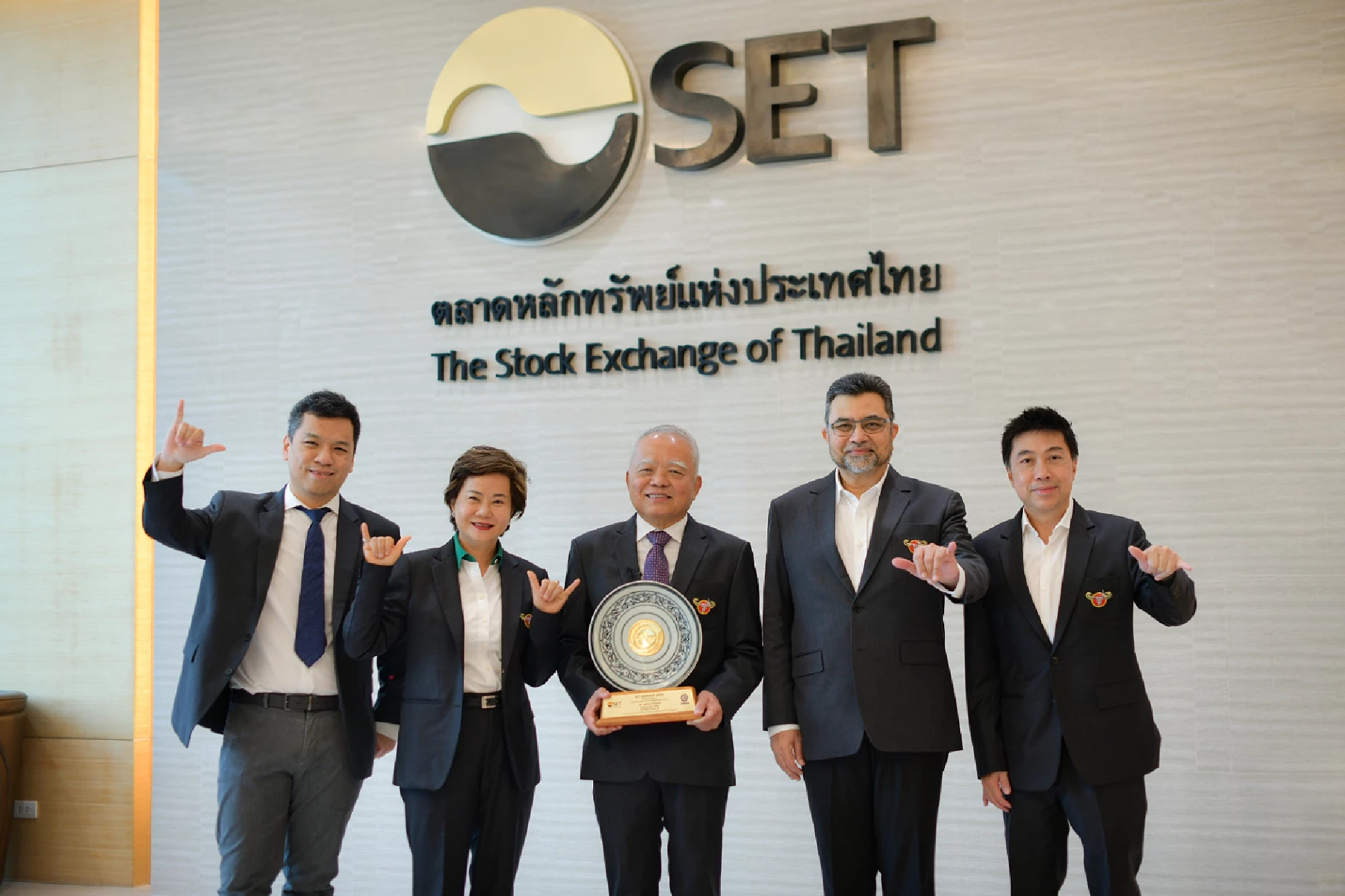 Sathien Setthasit leads Carabao Group to three SET Awards 2021 Top honours for CEO, performance and innovation
