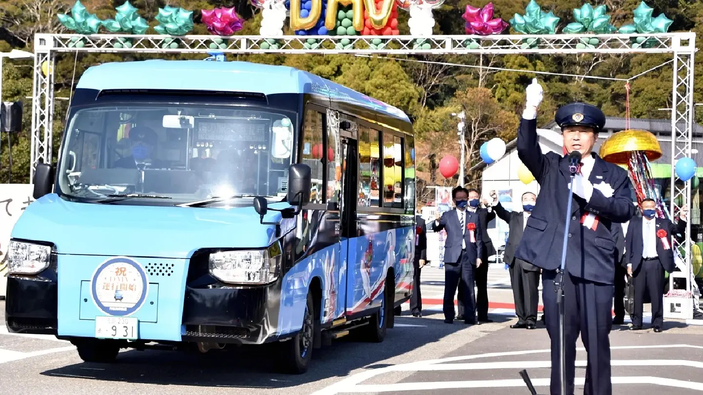 Car-train dual-vehicle begins operation in Japan