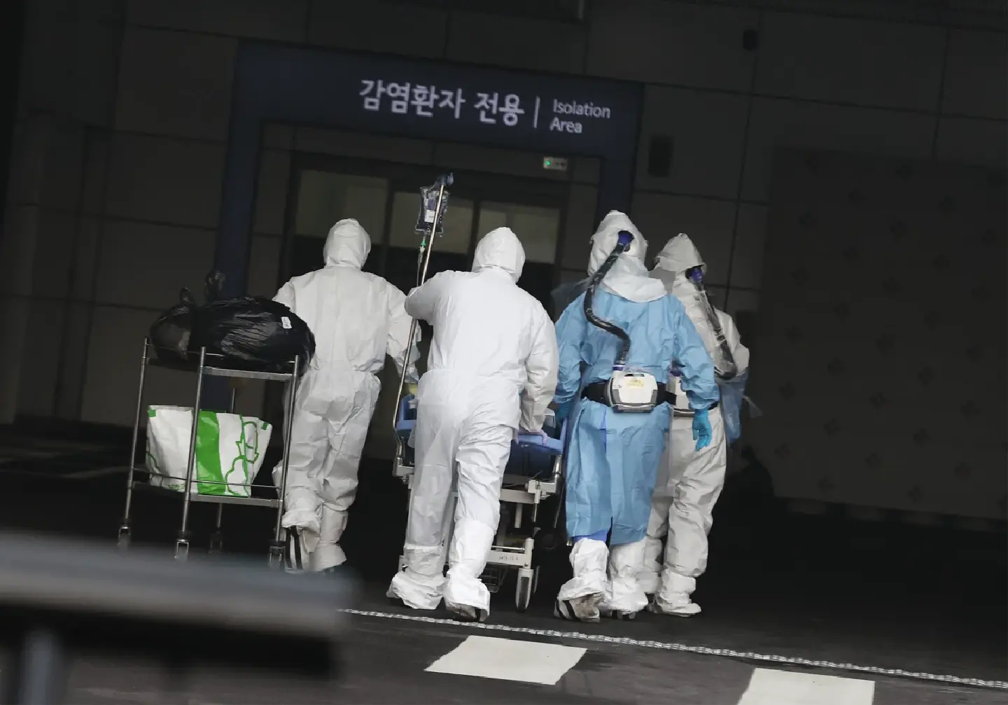 S. Korea reintroduces toughened social distancing rules, dining curfews S. Korea reintroduces toughened social distancing rules, dining curfews