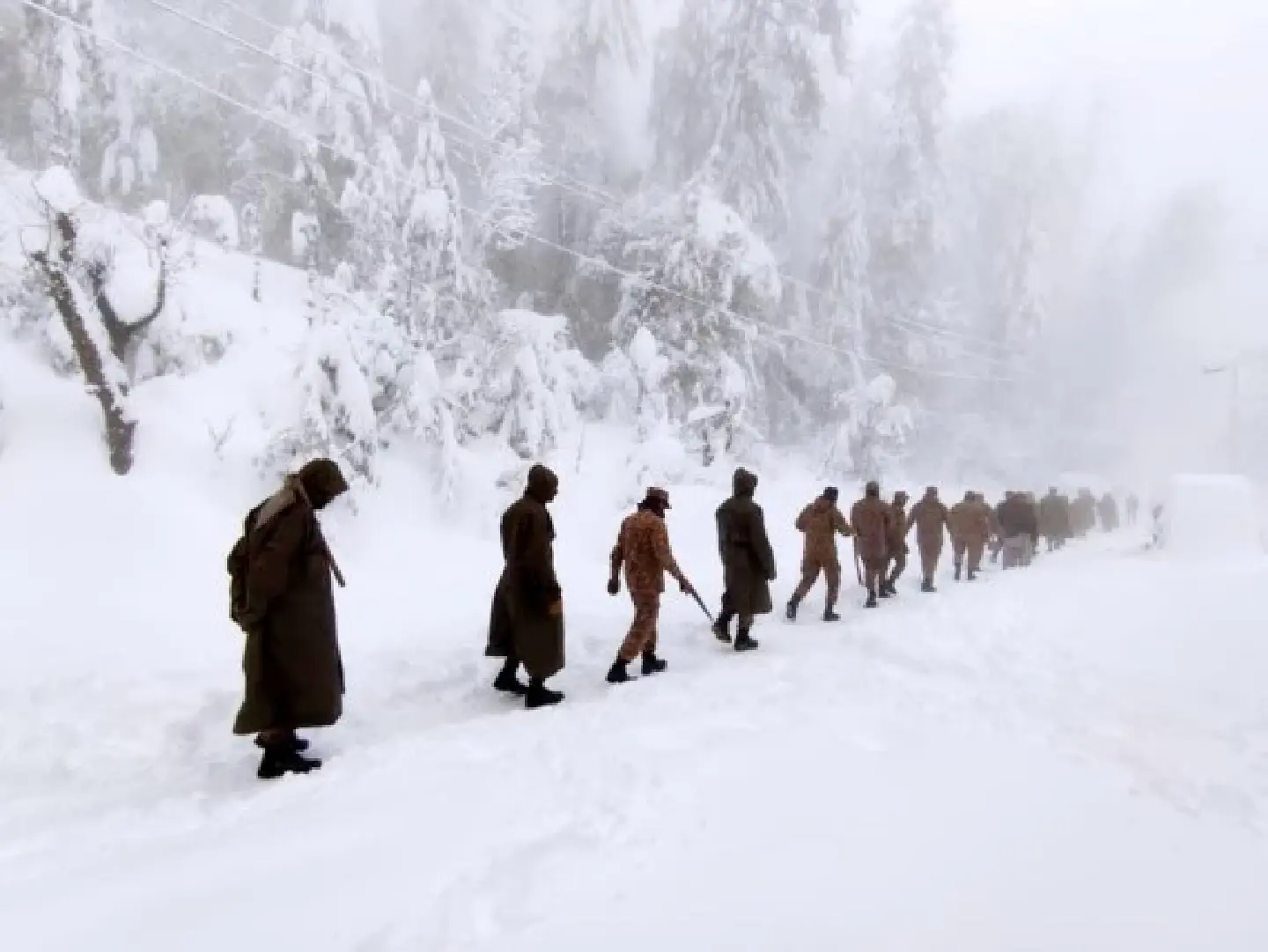 Heavy snowfalls at Pakistans tourist site leaves thousands stranded, 22 dead Heavy snowfalls at Pakistans tourist site leaves thousands stranded, 22 dead