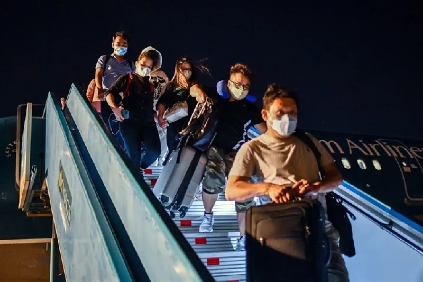 Seven countries and territories agree to reopen flights with Vietnam