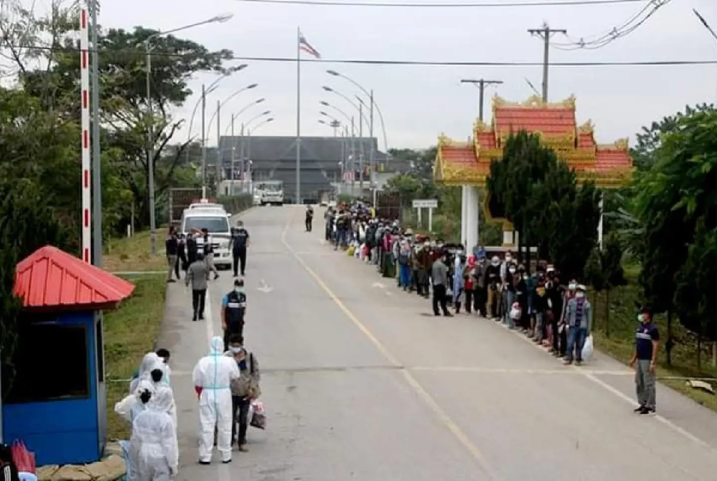 Thailand hands over 179 Myanmar migrant workers Thailand hands over 179 Myanmar migrant workers