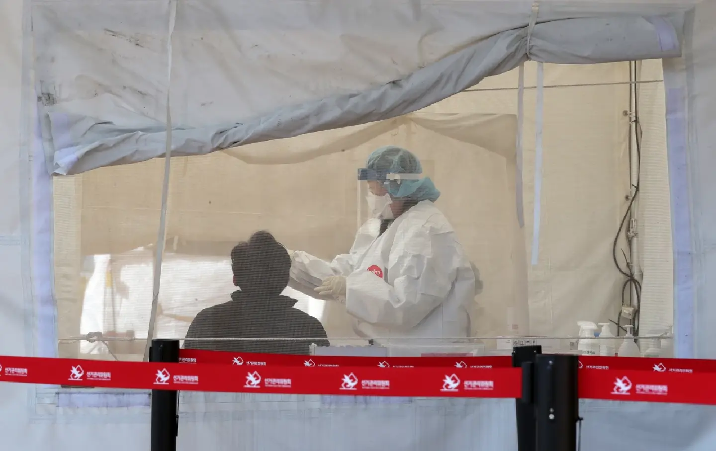 Omicron’s dominance 'days away' in Korea