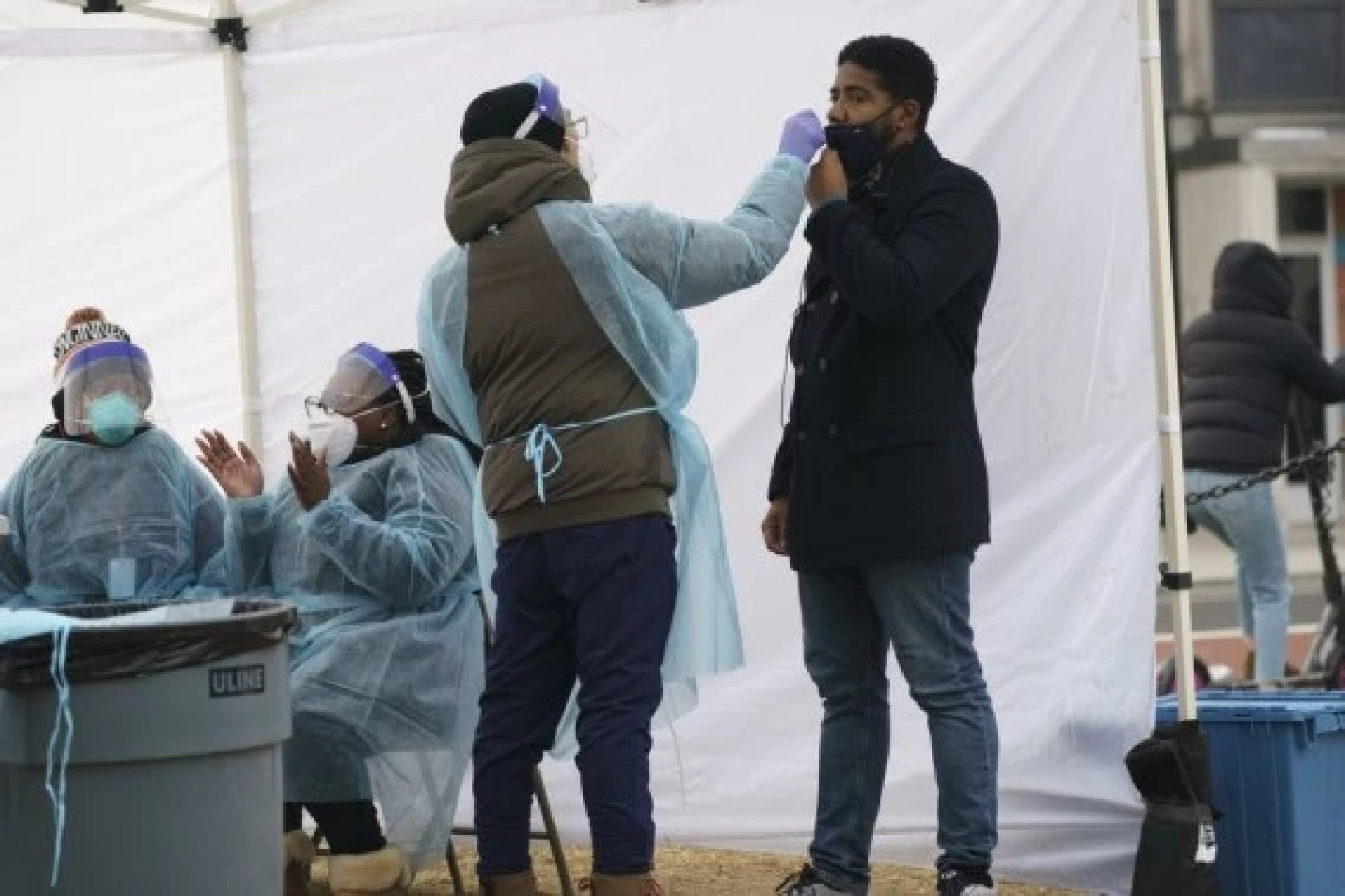 U.S. braces for harsh weeks as Omicron surge has not yet peaked: Surgeon General