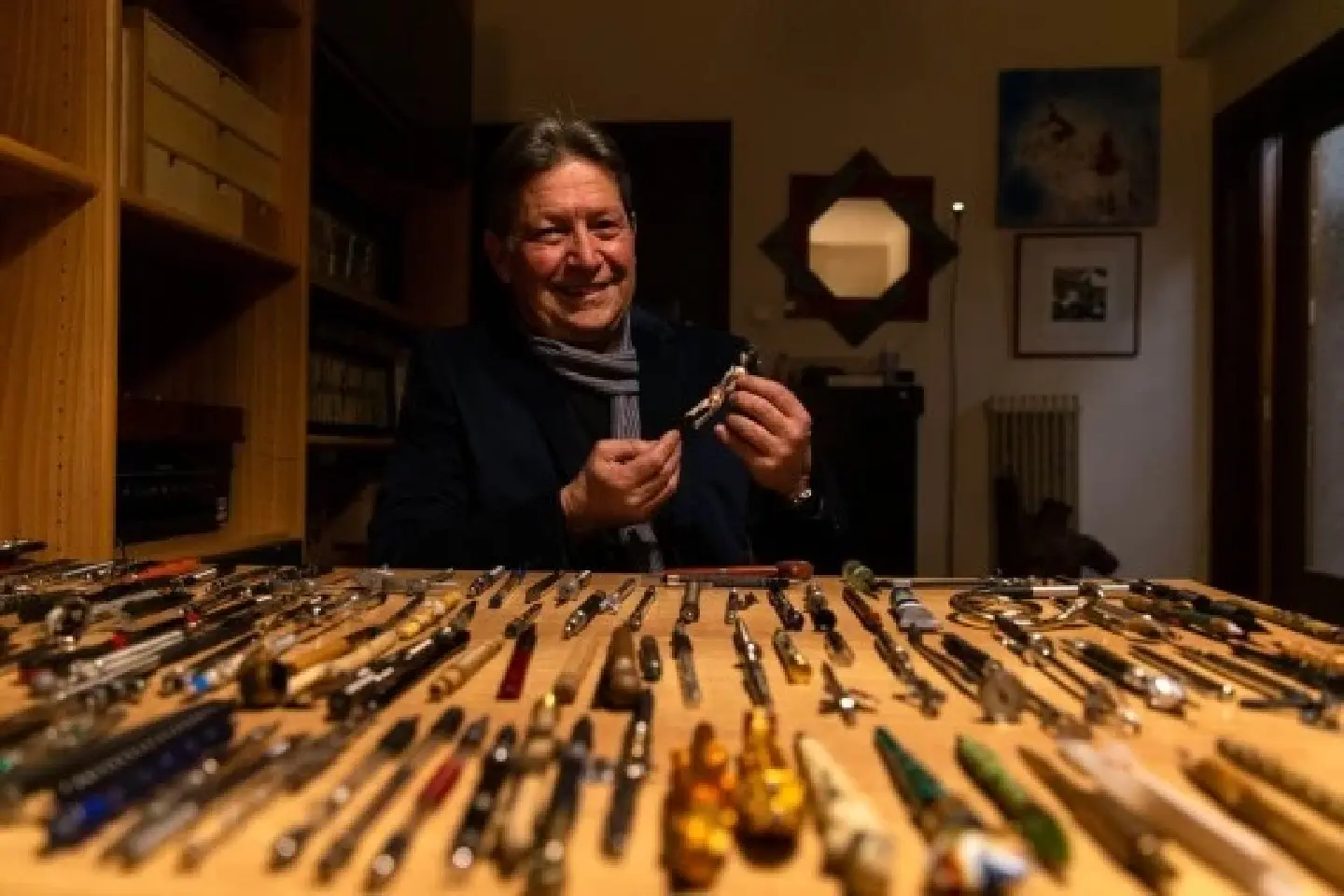 Greek teacher inspires students with large mechanical pencil collection Greek teacher inspires students with large mechanical pencil collection