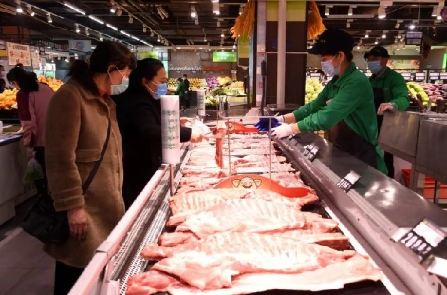 Weekly pork prices edge down in China