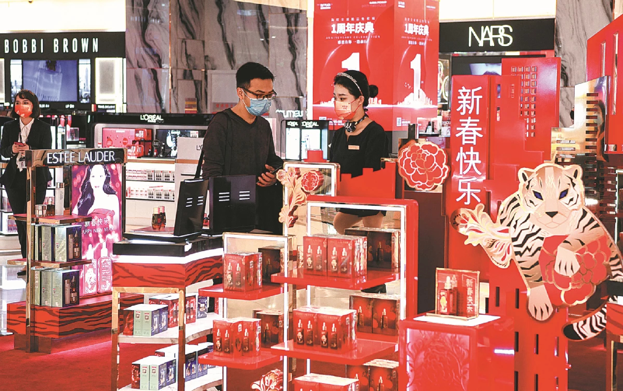 Luxury stores in robust expansion