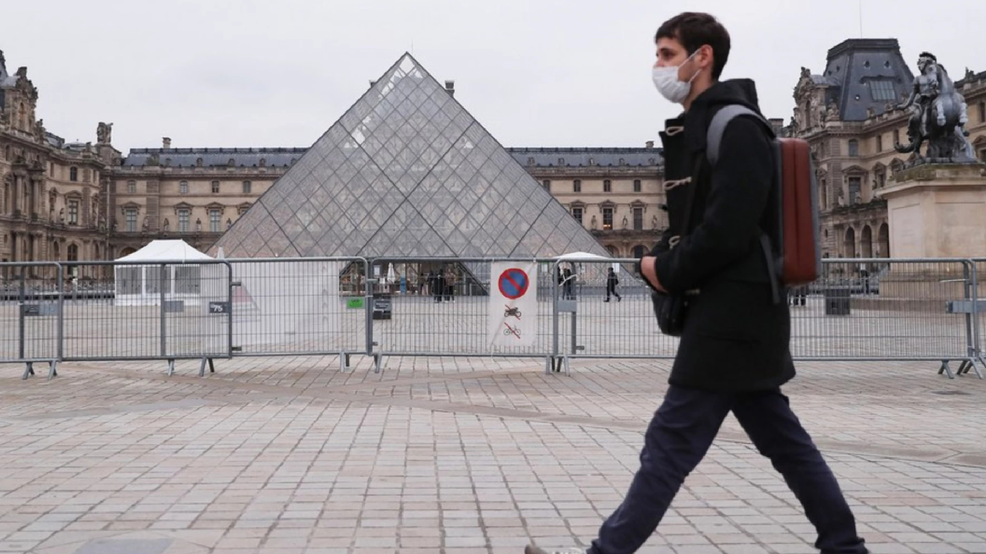 France reports new daily record of over 500,000 COVID-19 cases