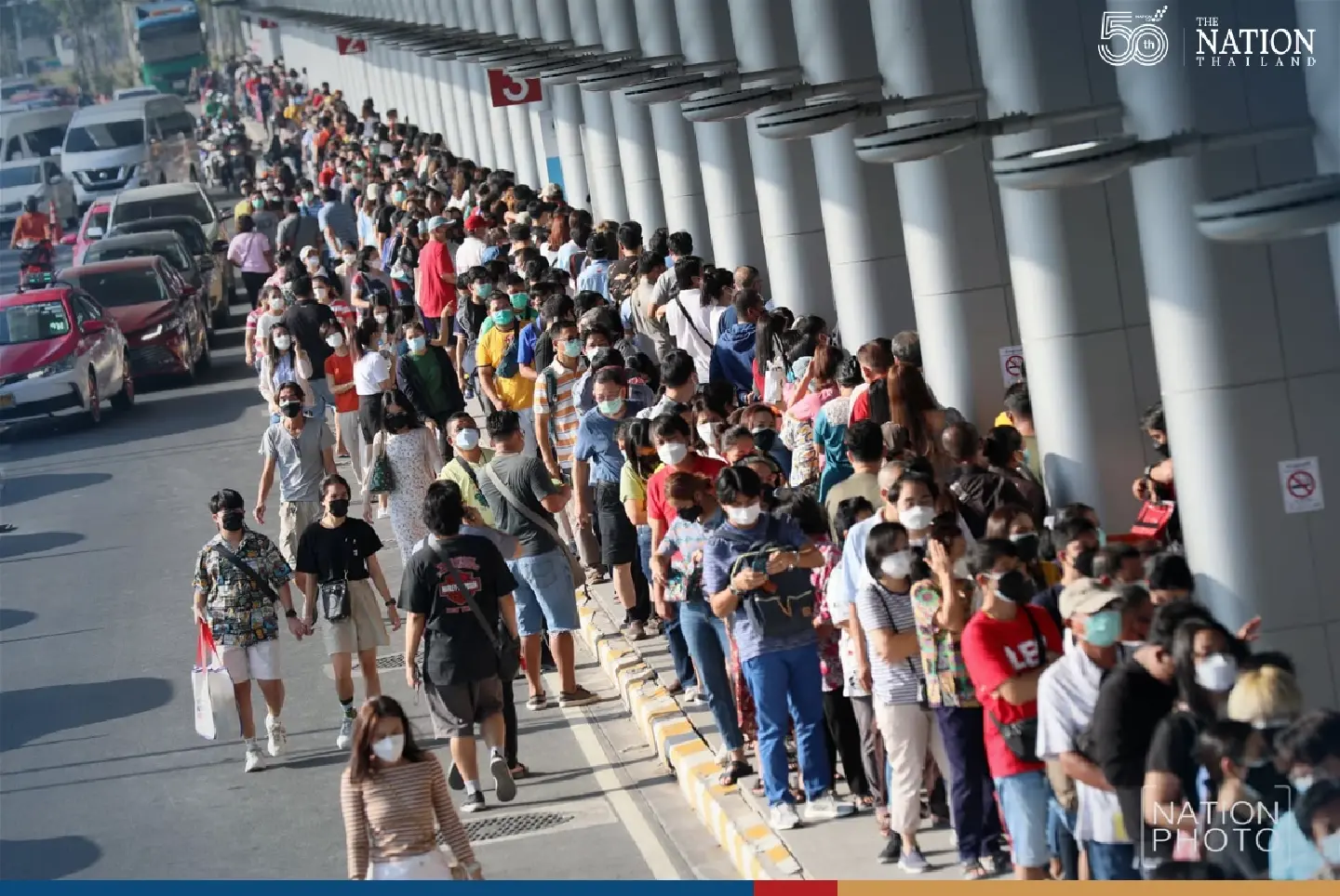 Bangkokians rush for jabs as Omicron wave rises