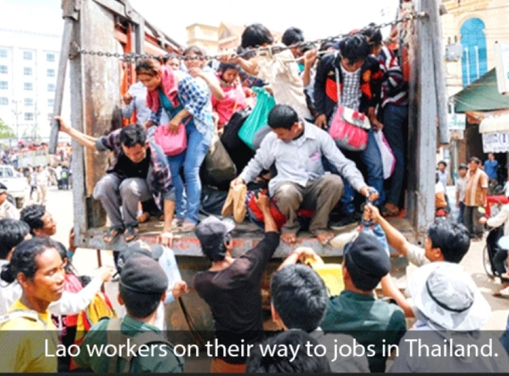 Skilled Lao labourers return to jobs in Thailand
