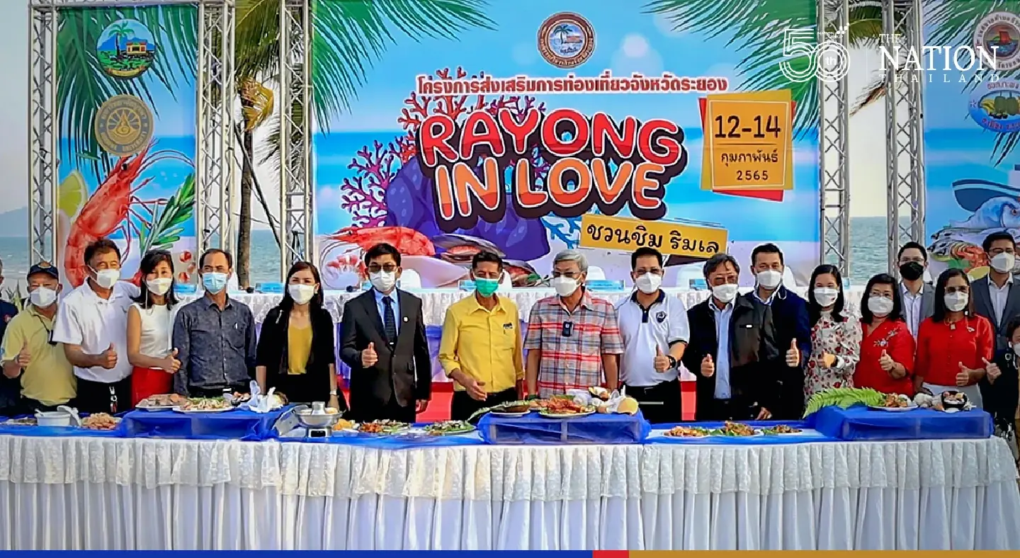 Rayong beach reopens after oil spill clean-up operation Rayong beach reopens after oil spill clean-up operation