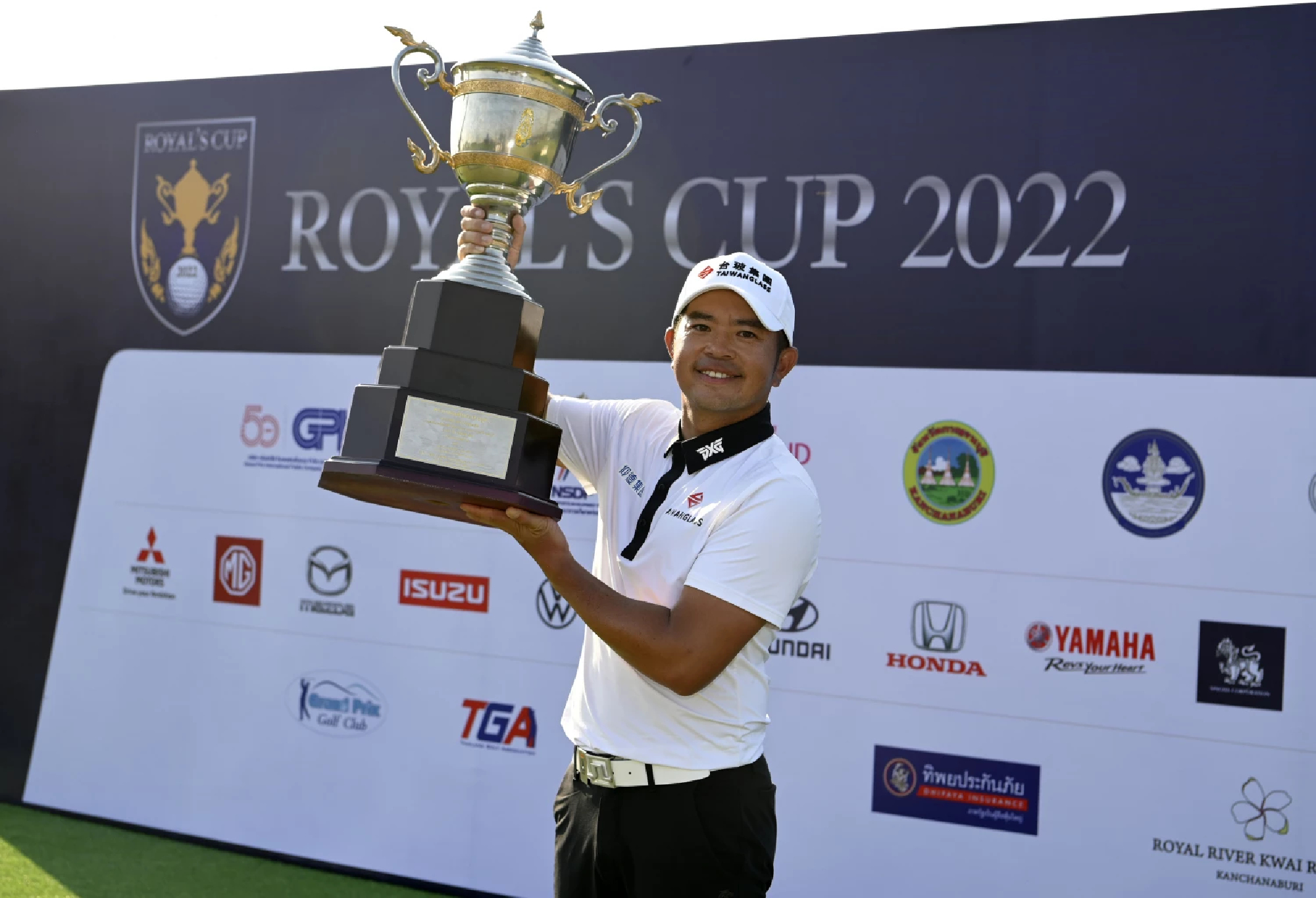 Checkered flag for Chan Shih-chang at Grand Prixv