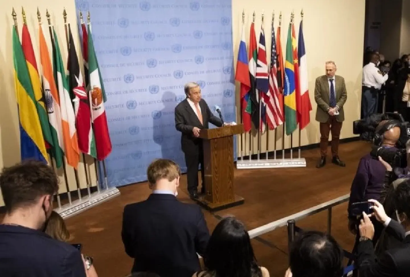 UN chief promises more humanitarian aid to Ukrainians in phone call with Zelensky