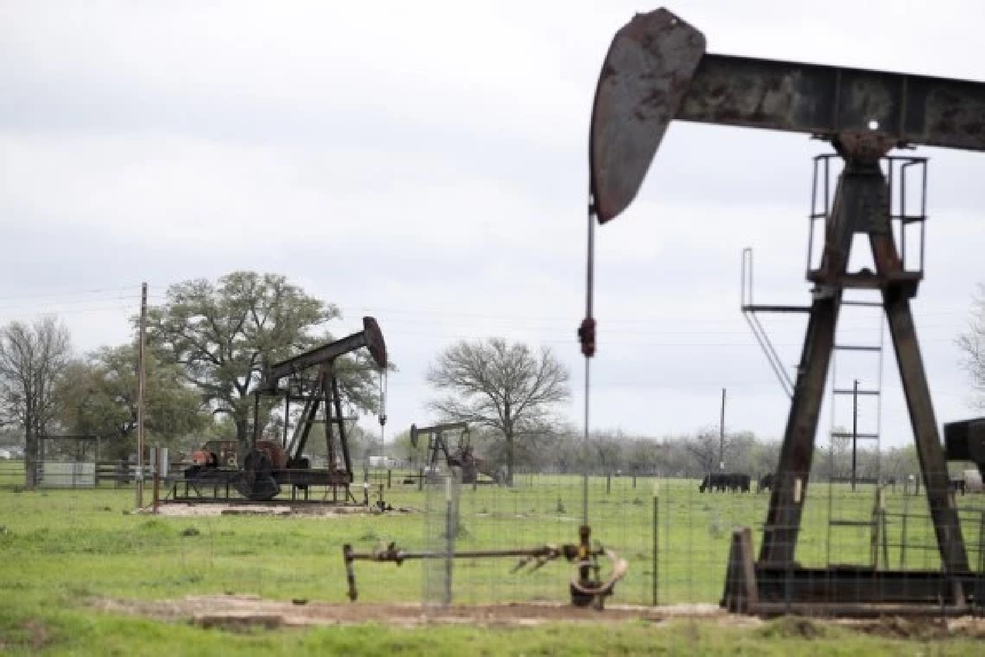 Oil prices jump amid geopolitical jitters