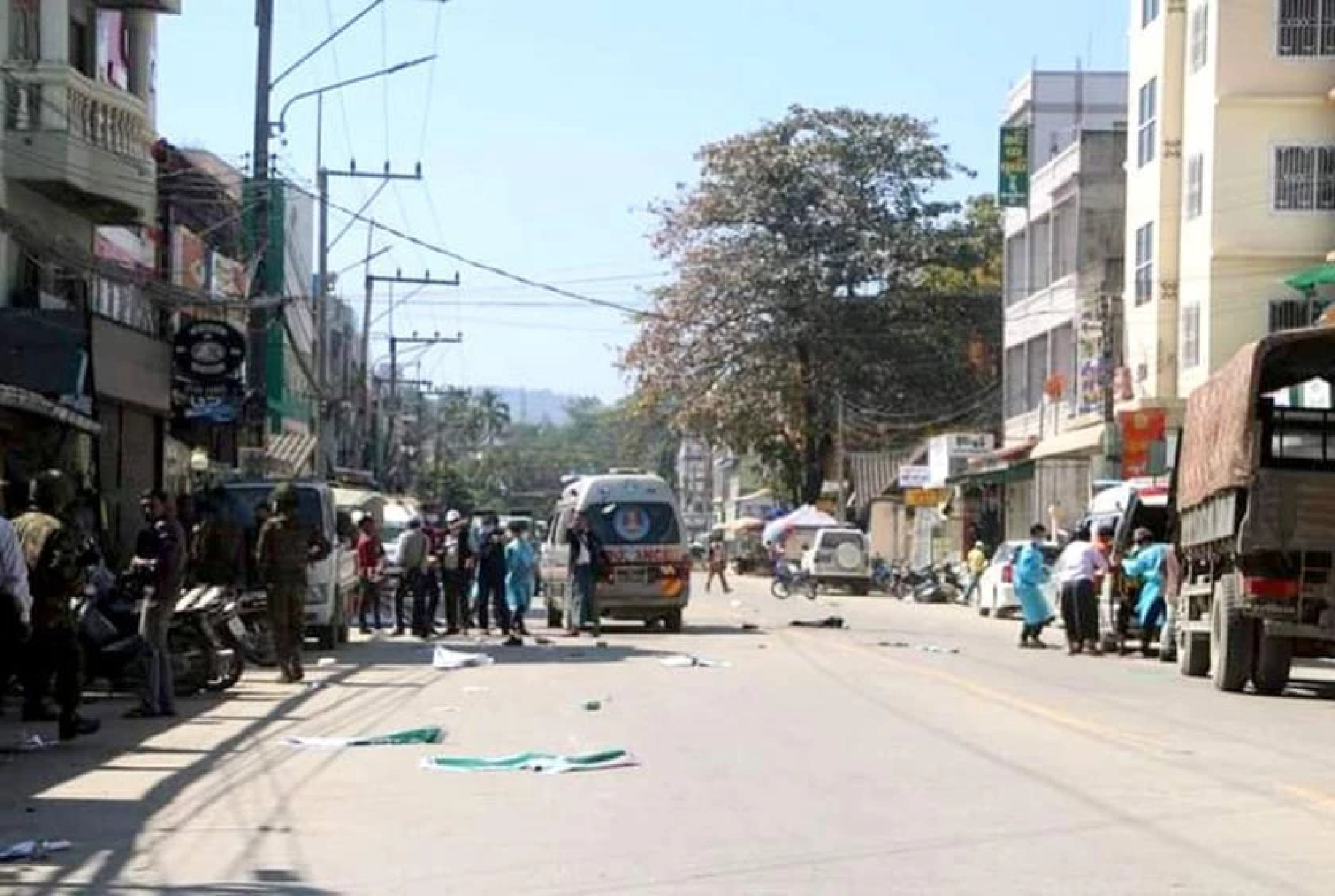 Bomb blasts kill 2, injure nearly 40 during a pro-military rally in Tachilek