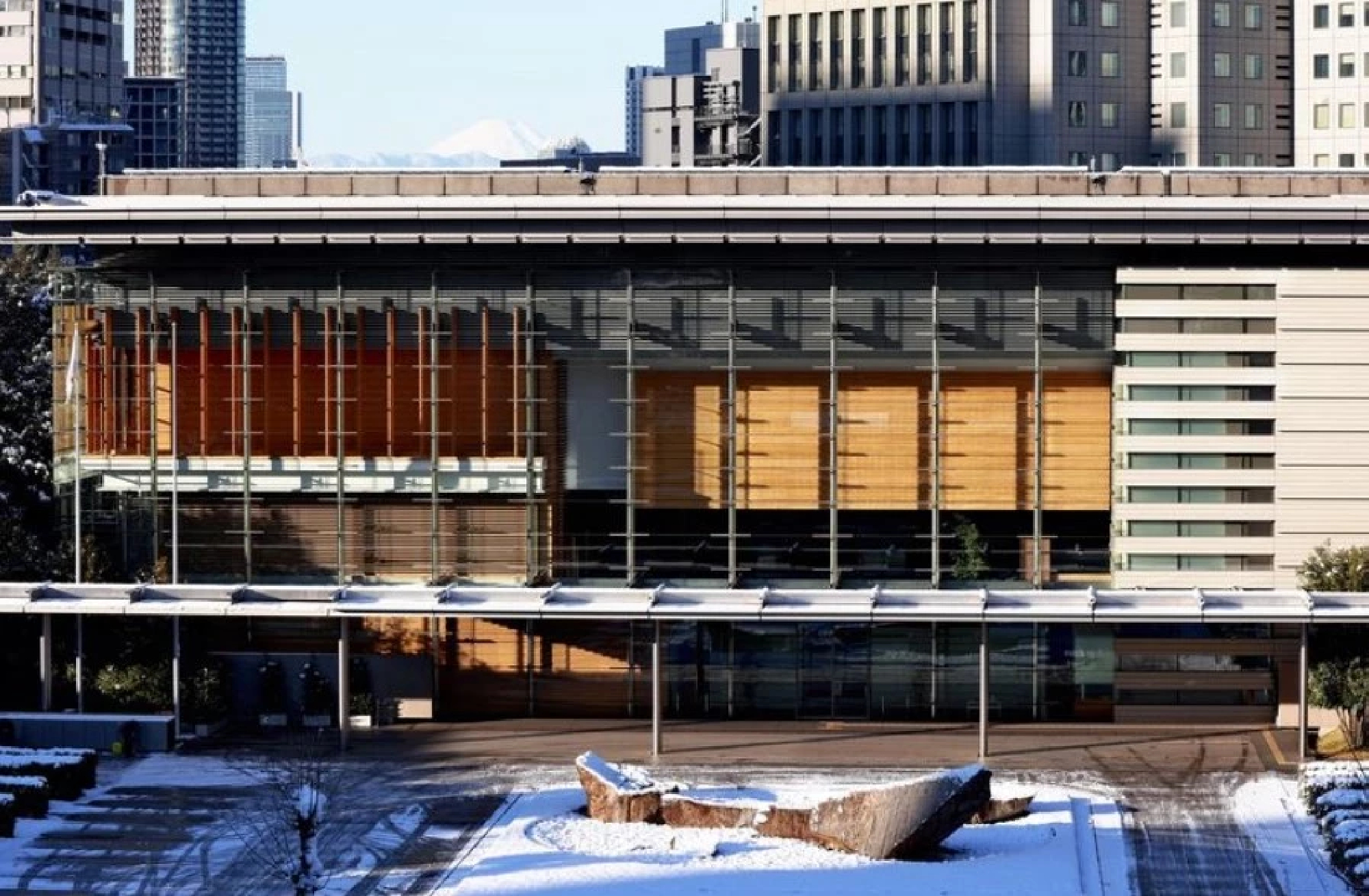 Japan to cut isolation period for some overseas arrivals to 3 days