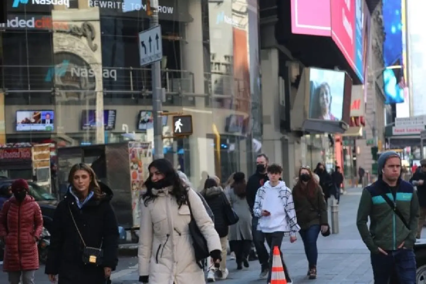 More U.S. states lift mask mandates as COVID-19 infections plummet from pandemic high More U.S. states lift mask mandates as COVID-19 infections plummet from pandemic high