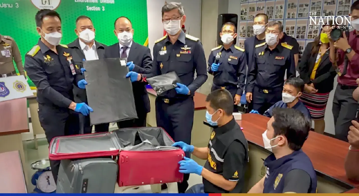 Three Brazilians nabbed at Suvarnabhumi for allegedly smuggling 15.5kg of cocaine Three Brazilians nabbed at Suvarnabhumi for allegedly smuggling 15.5kg of cocaine