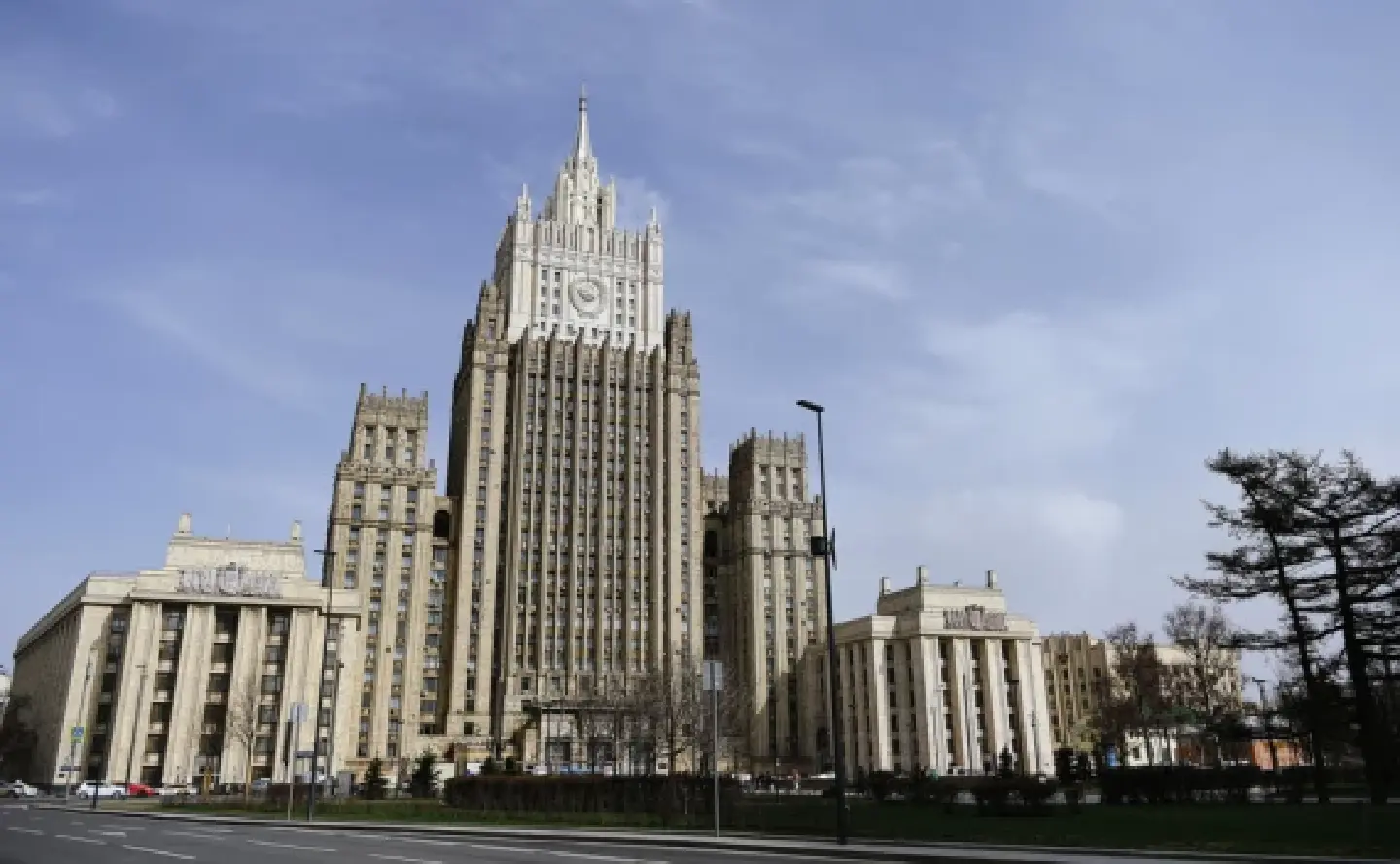 Russia vows "strong response" to new U.S. sanctions