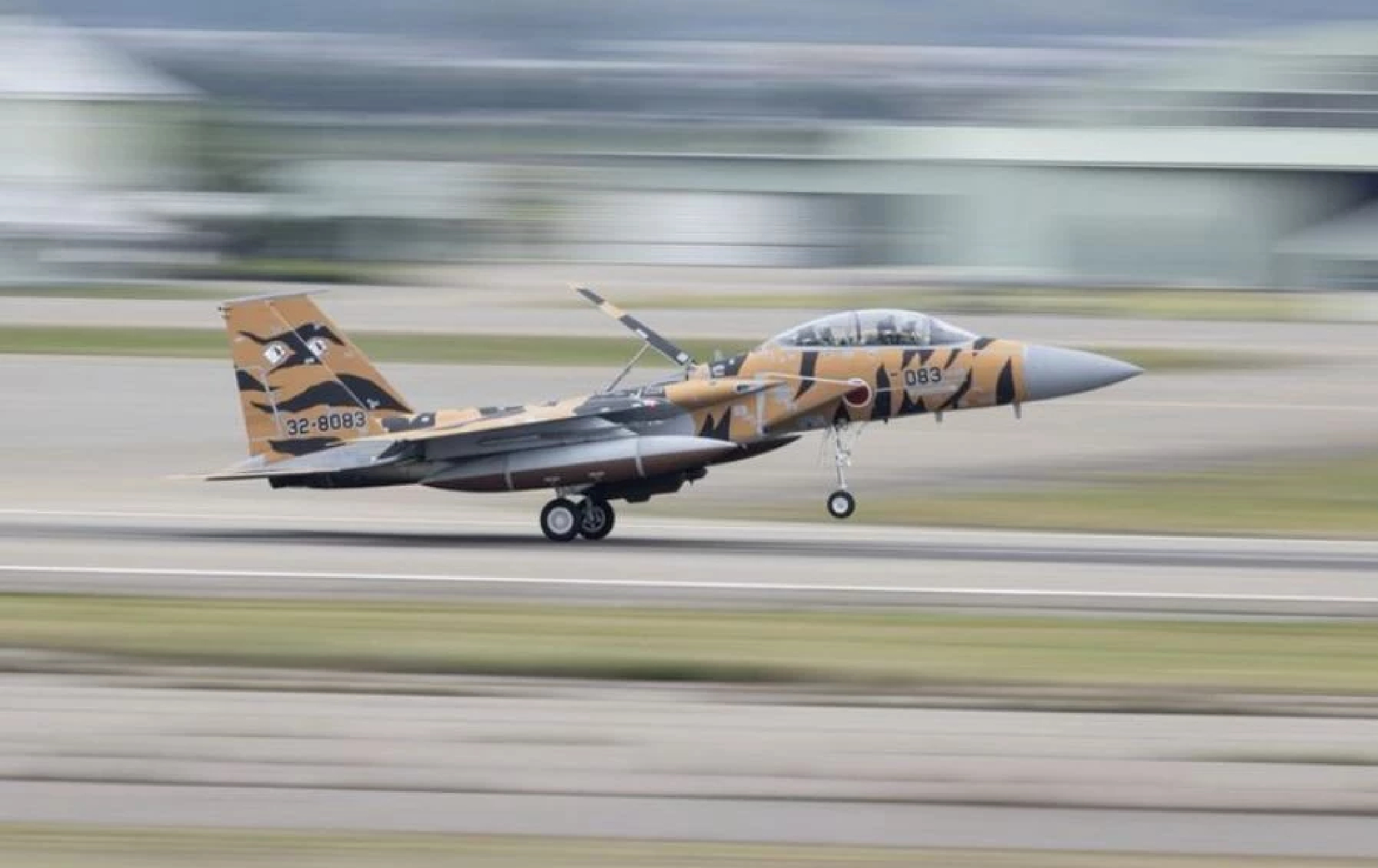 Japanese F-15 fighter crashes off central Japan