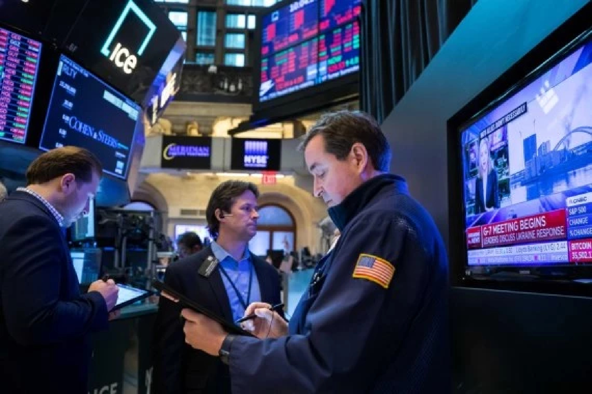 Dow jumps over 800 points in its best day since late 2020