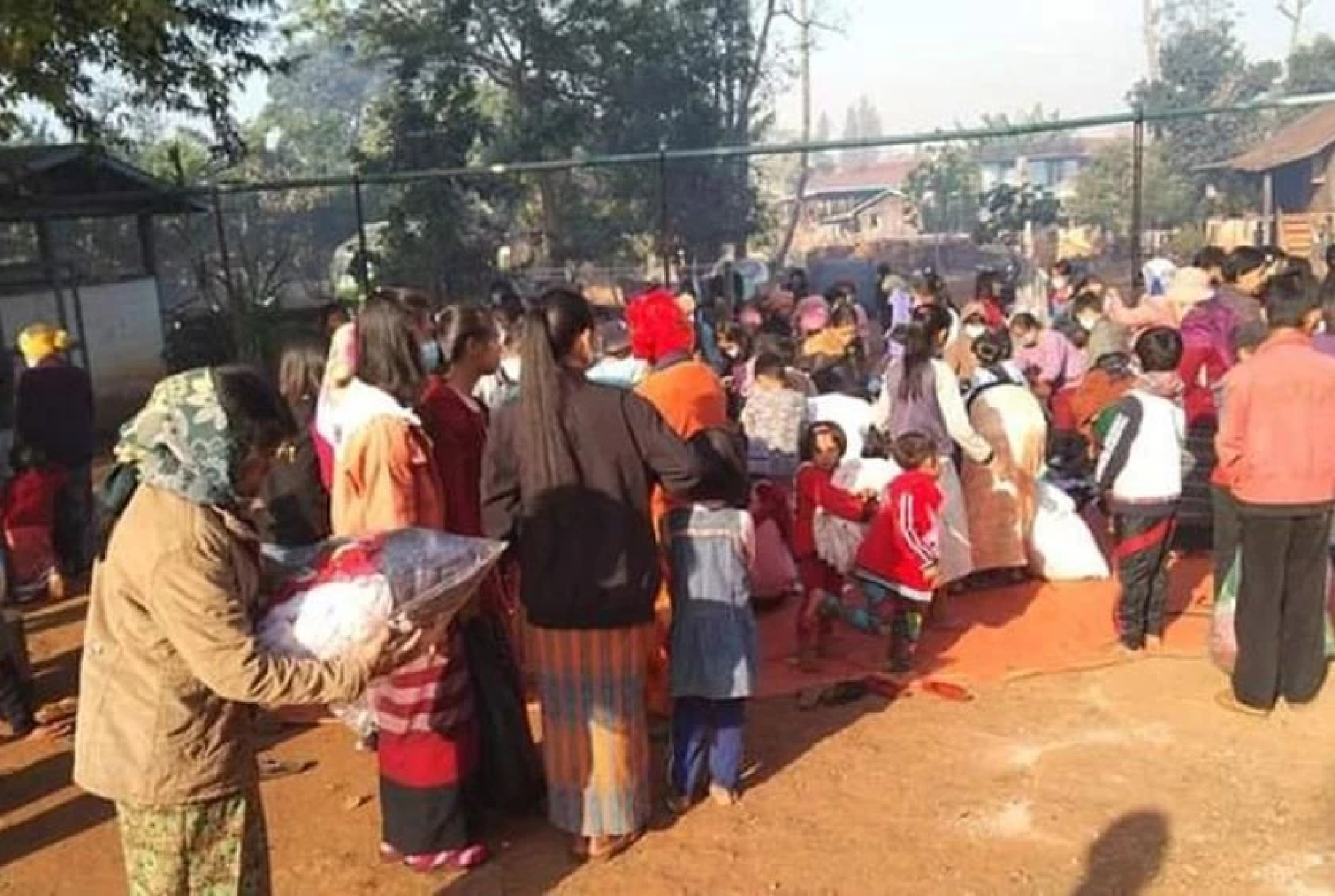 Over 100,000 IDPs from Kayah State and Pekhon taking refuge in southern Shan State in desperate need of aid
