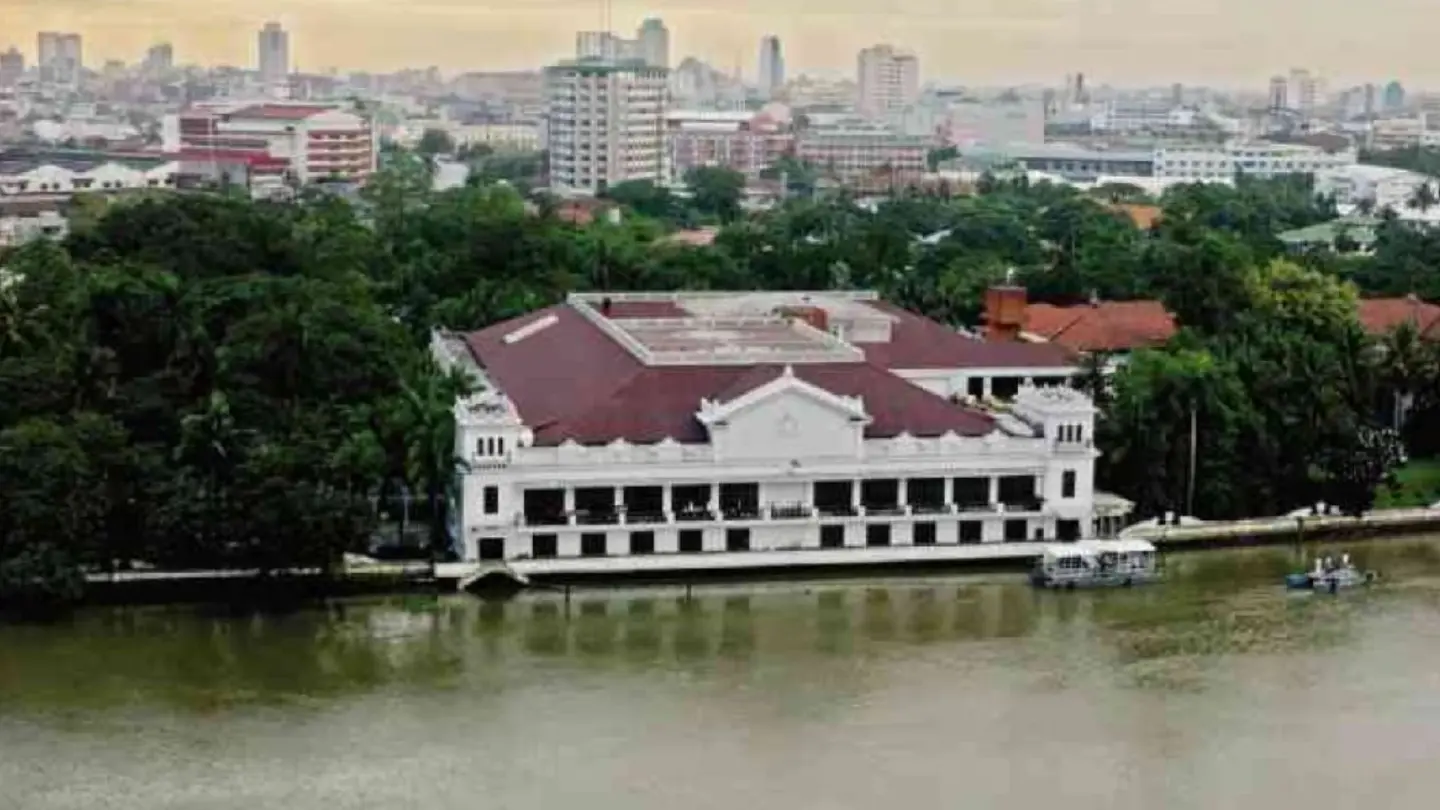 Duterte already packing to leave Malacanang early as term nears end Duterte already packing to leave Malacanang early as term nears end