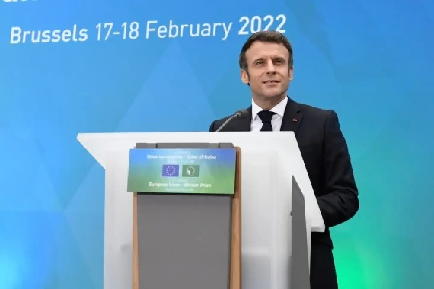 Macron, Putin hold phone call over Ukraine, stress need for diplomatic solution