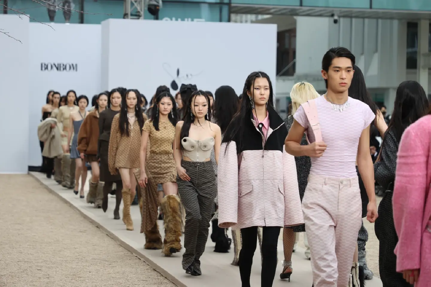 Seoul Fashion Week kicks off with in-person catwalk shows Seoul Fashion Week kicks off with in-person catwalk shows
