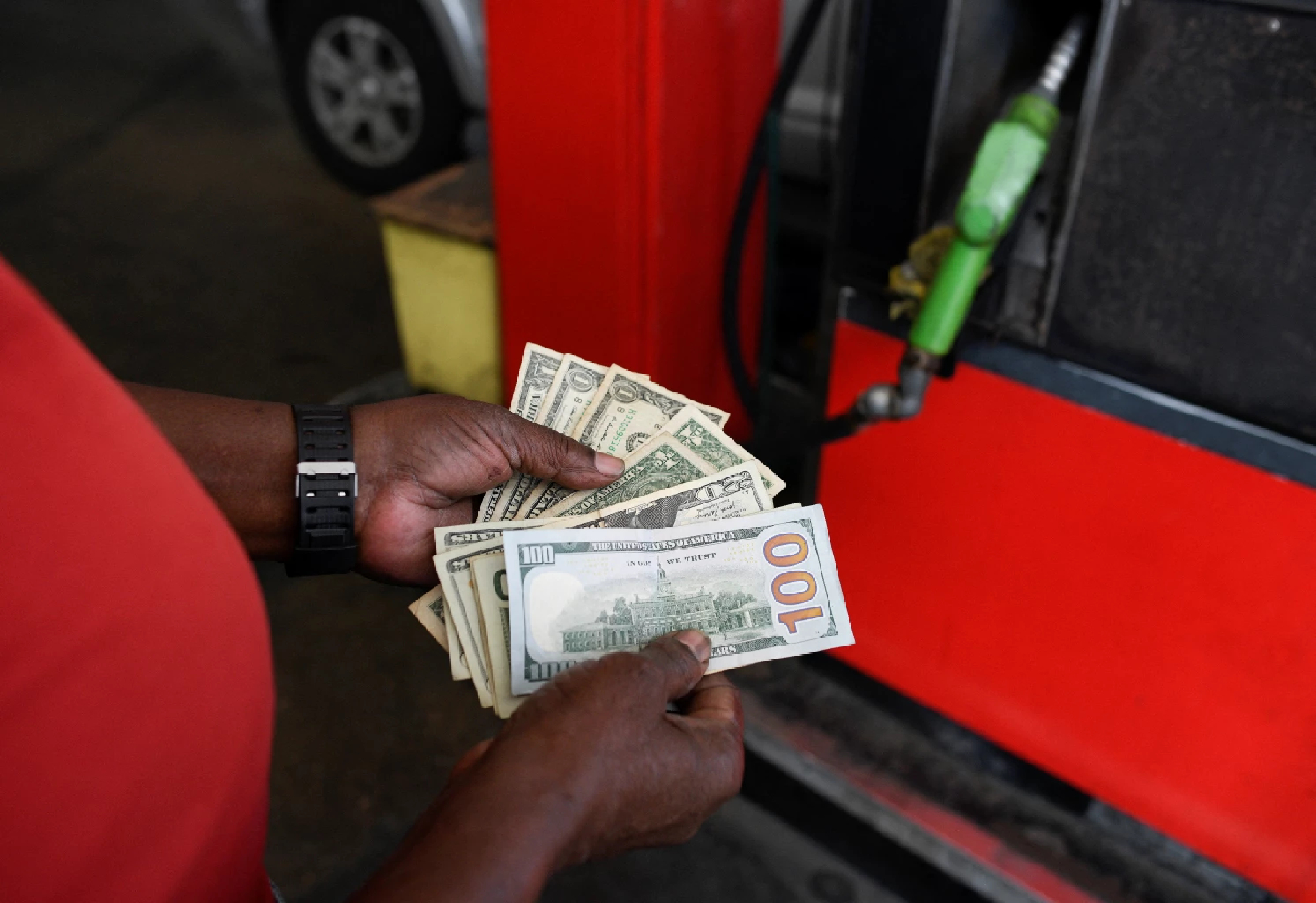 Gas price in Los Angeles inches toward 6 dollars per gallon