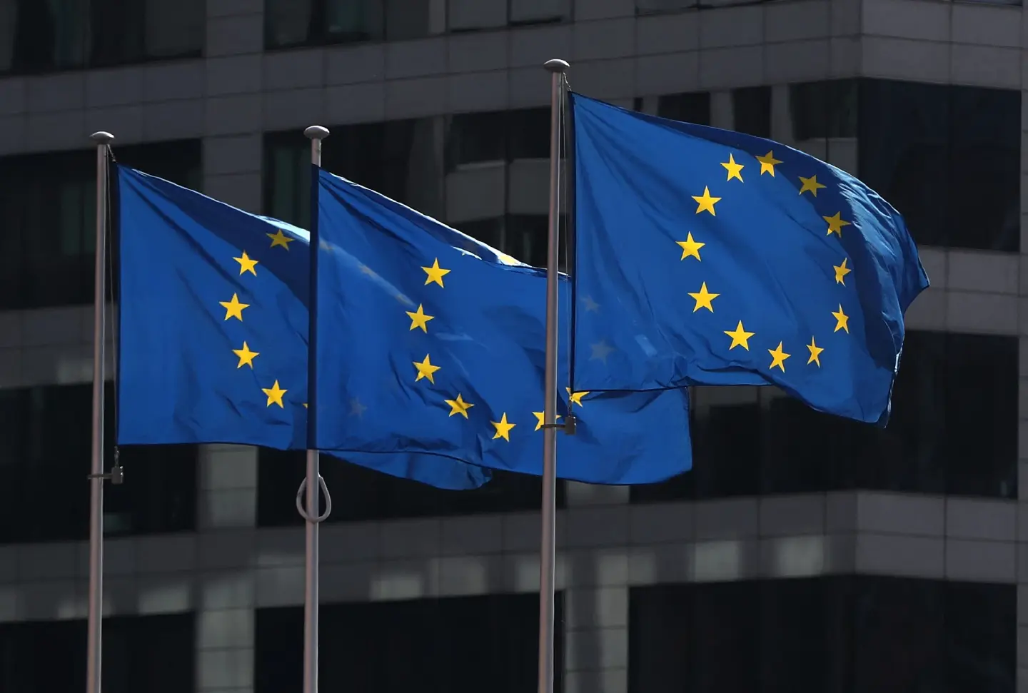 EU lawmakers to push for ban on new 'golden passports', visas for Russians