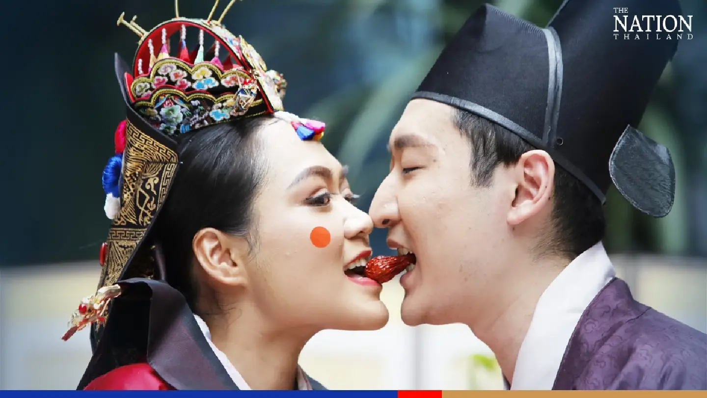 Korean culture on full display as Thai-Korean pair get married traditional style Korean culture on full display as Thai-Korean pair get married traditional style