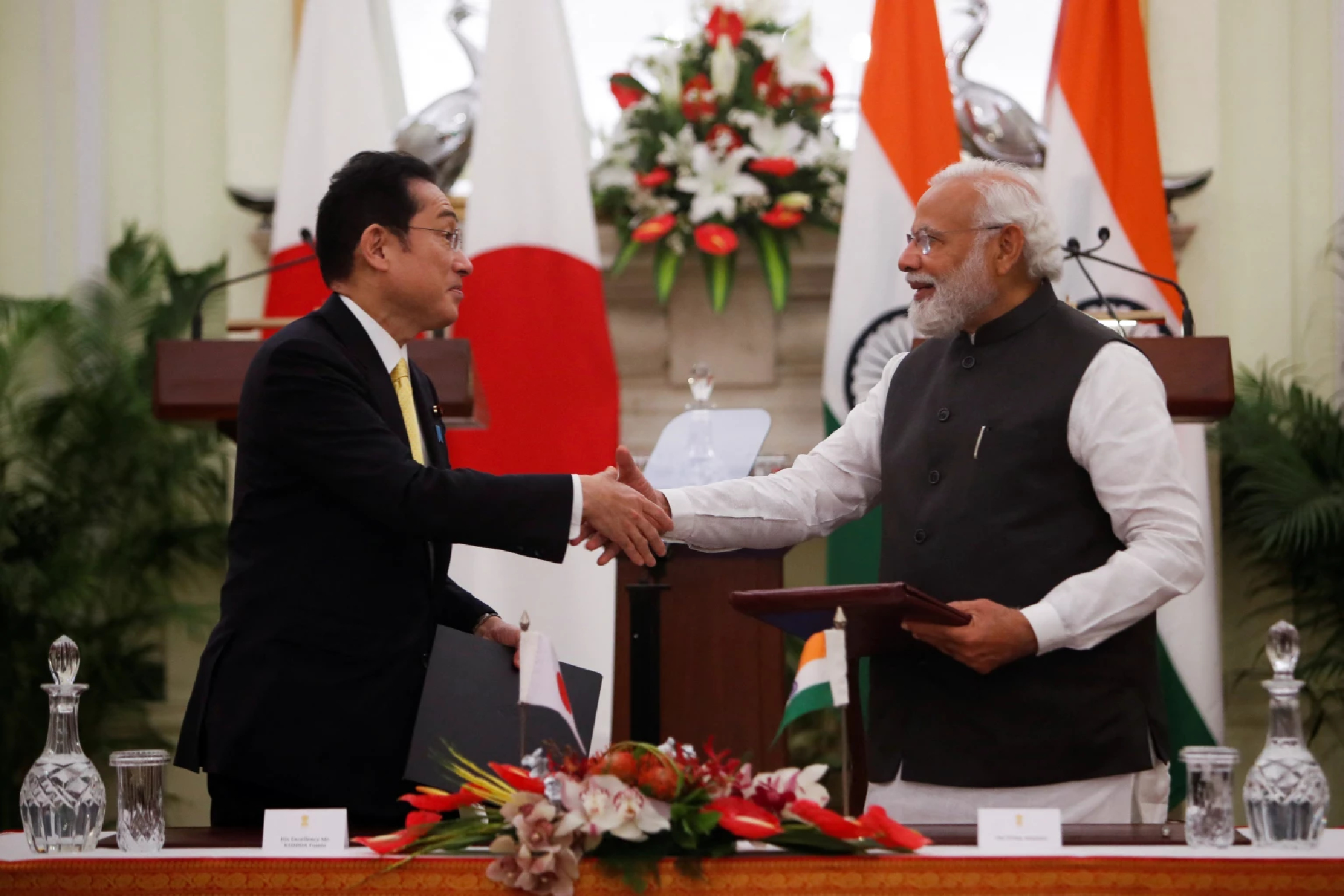 Japan PM pledges investment of 5 trillion yen ($42bn) over 5 years in India