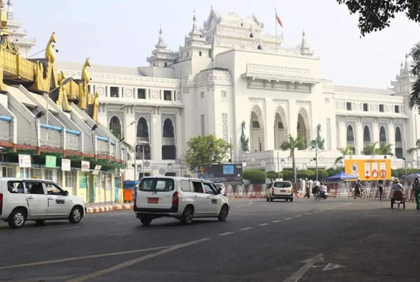 Yangon Region cuts night-time curfew from 10pm-4am to 12am-4am Yangon Region cuts night-time curfew from 10pm-4am to 12am-4am