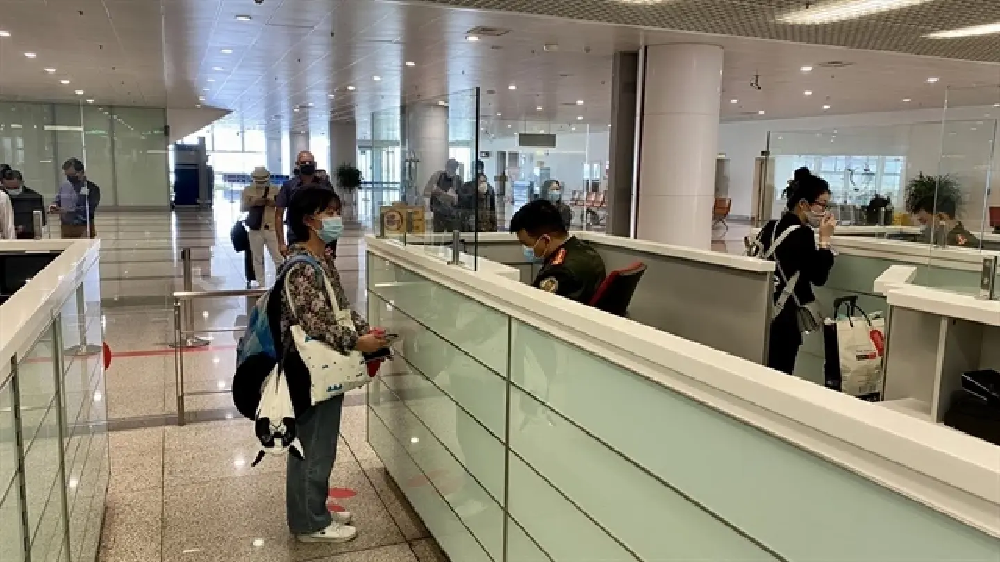 Việt Nam waives entry requirements for citizens from 13 countries as tourism reopens Việt Nam waives entry requirements for citizens from 13 countries as tourism reopens