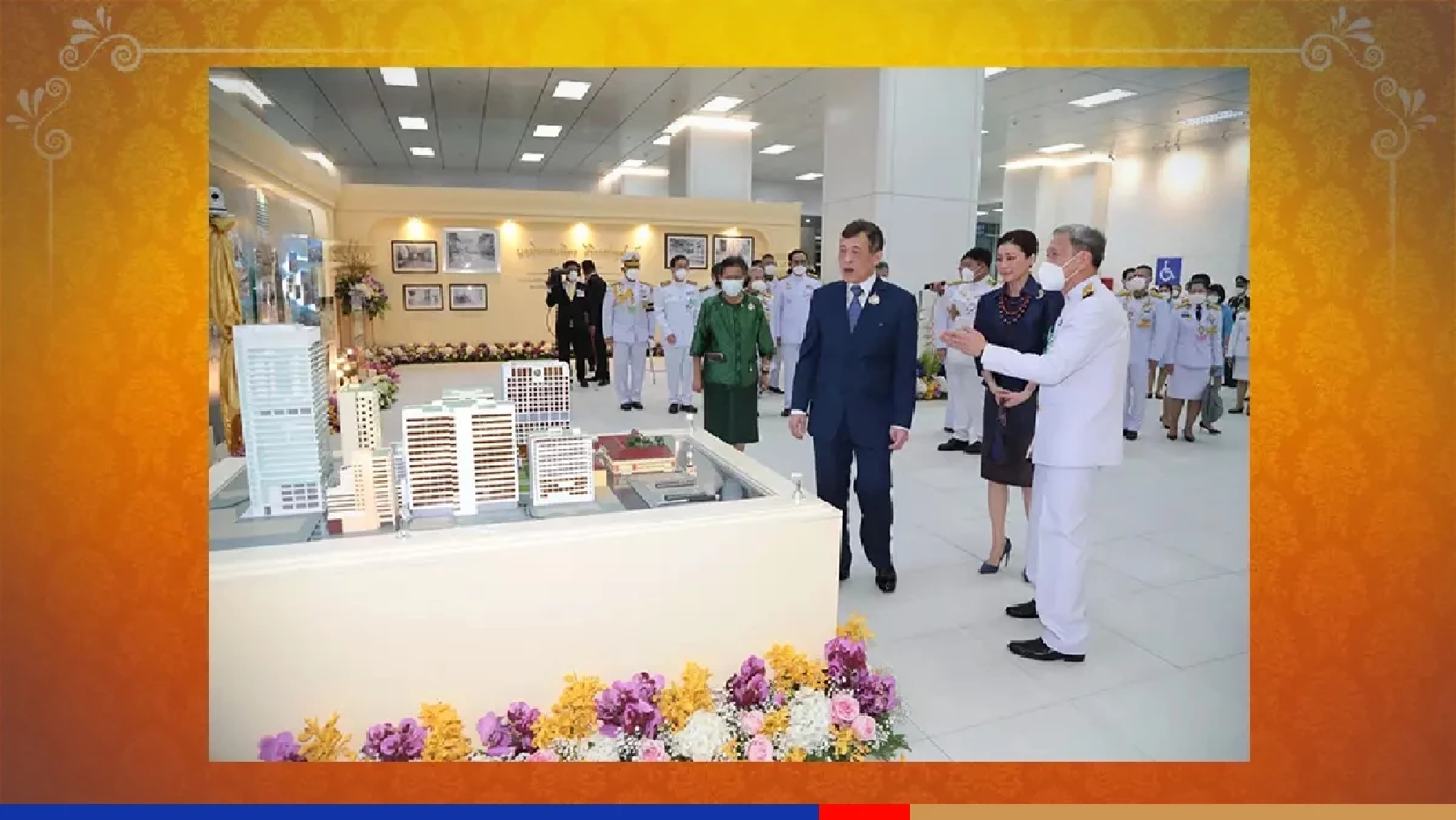 Their Majesties open new building at Siriraj Hospital