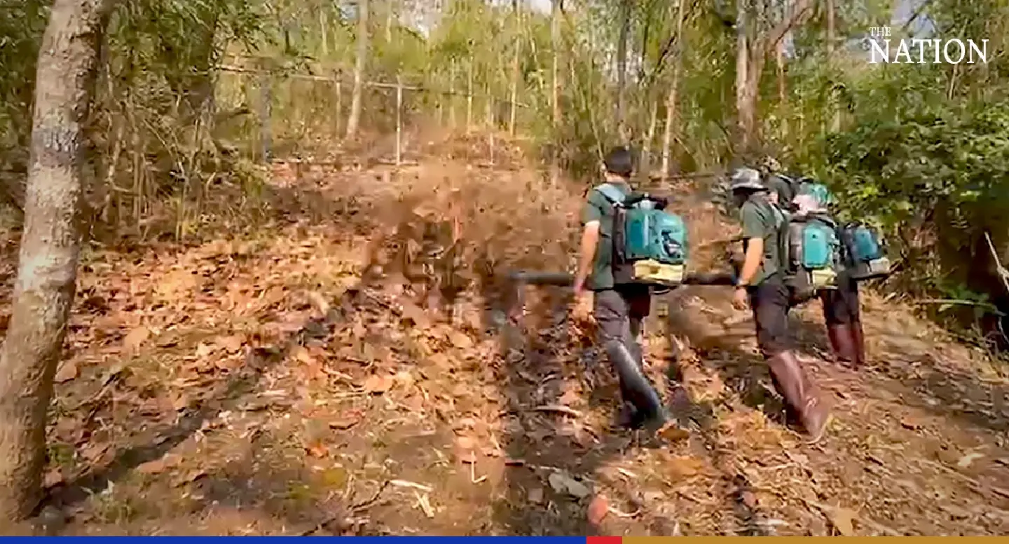 Chiang Mai Zoo sets up firebreaks, cools down animals as temperature rises Chiang Mai Zoo sets up firebreaks, cools down animals as temperature rises