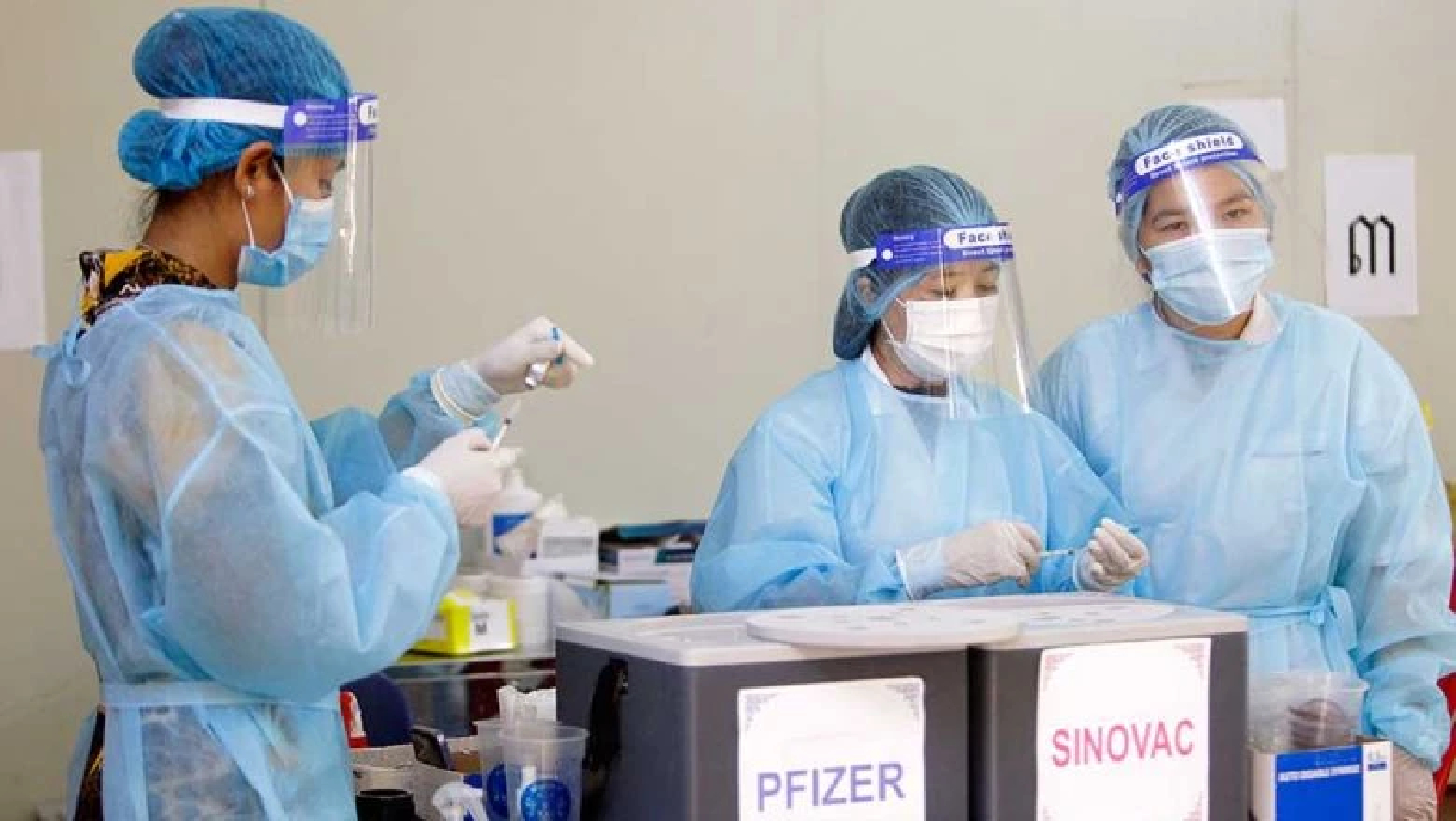 [Cambodia] Molnupiravir to be free for workers on frontline: PM