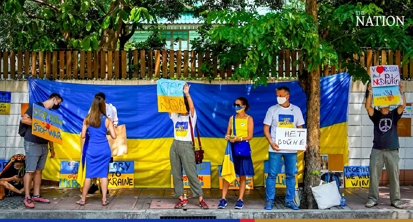Protesters urge Russia to halt Ukraine war