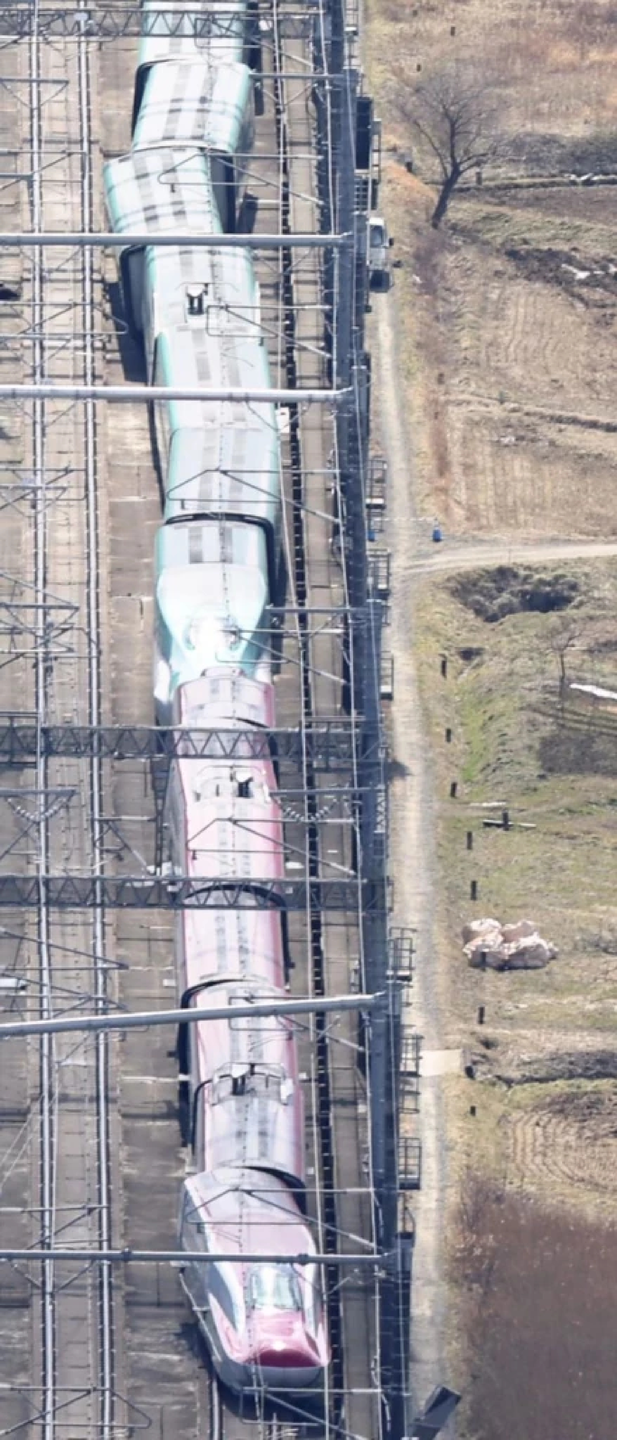 Tohoku Shinkansen possibly derailed by quake’s 2nd jolt