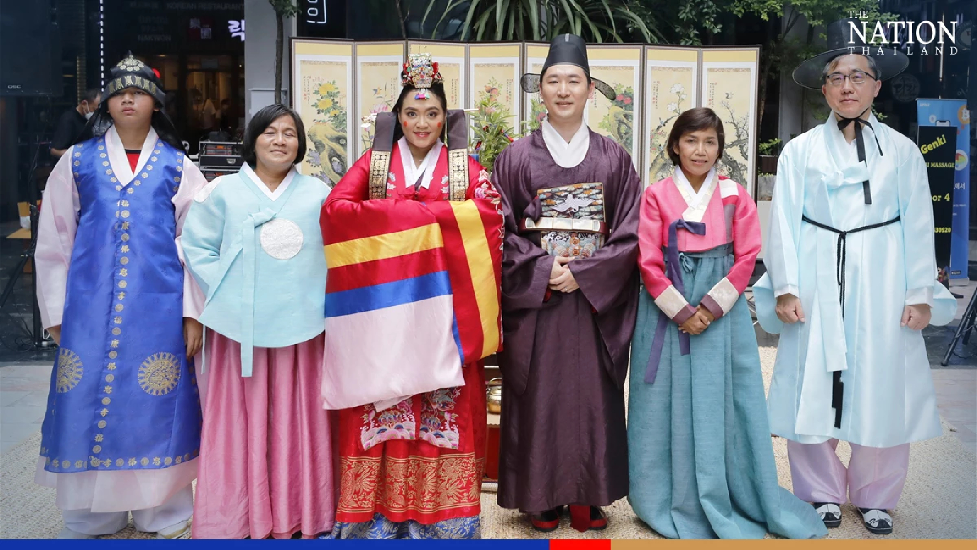 Thai-Korean couple get married Korean style in Bangkok