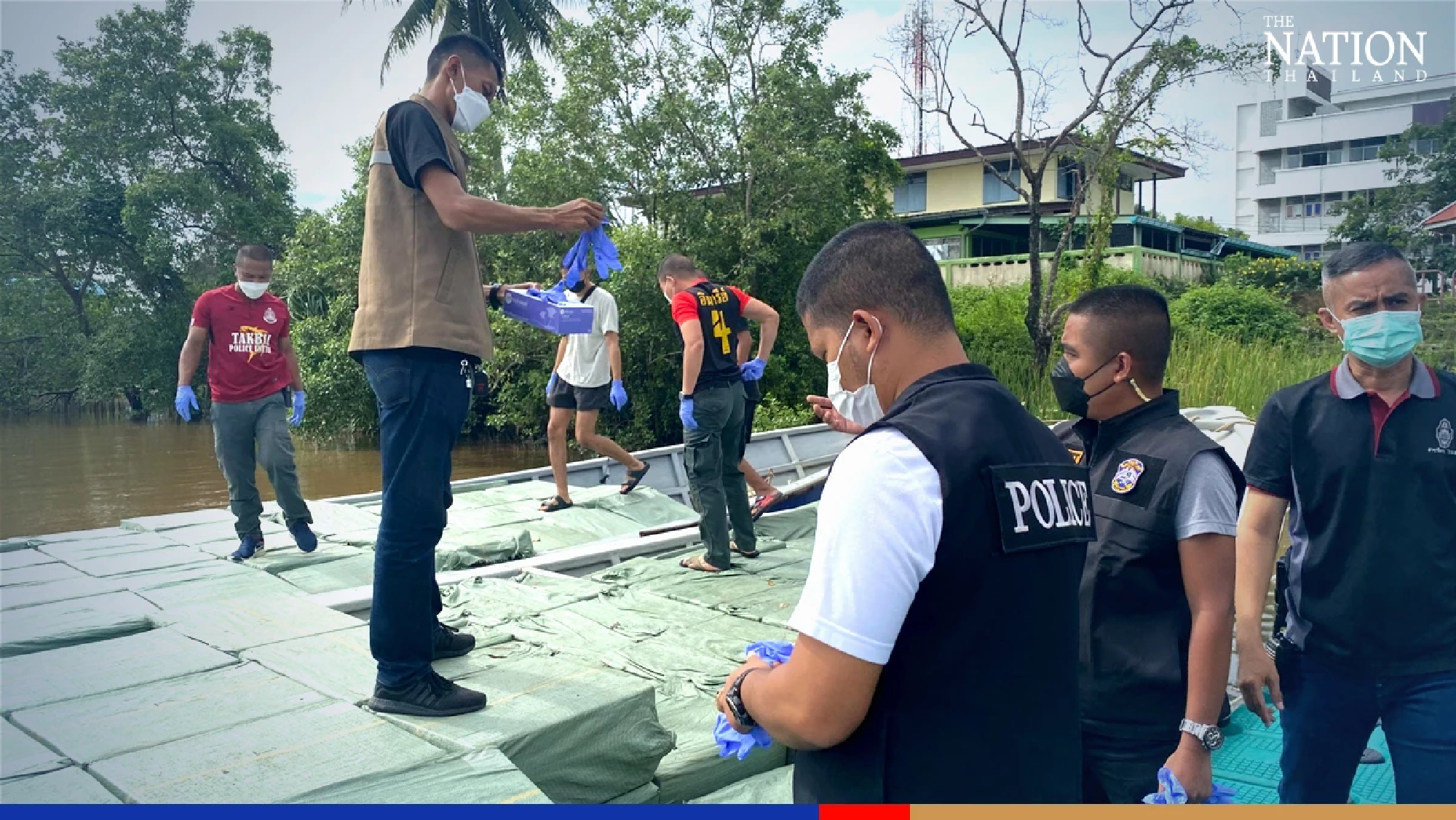 Narathiwat cigarette smugglers burned by boat raid