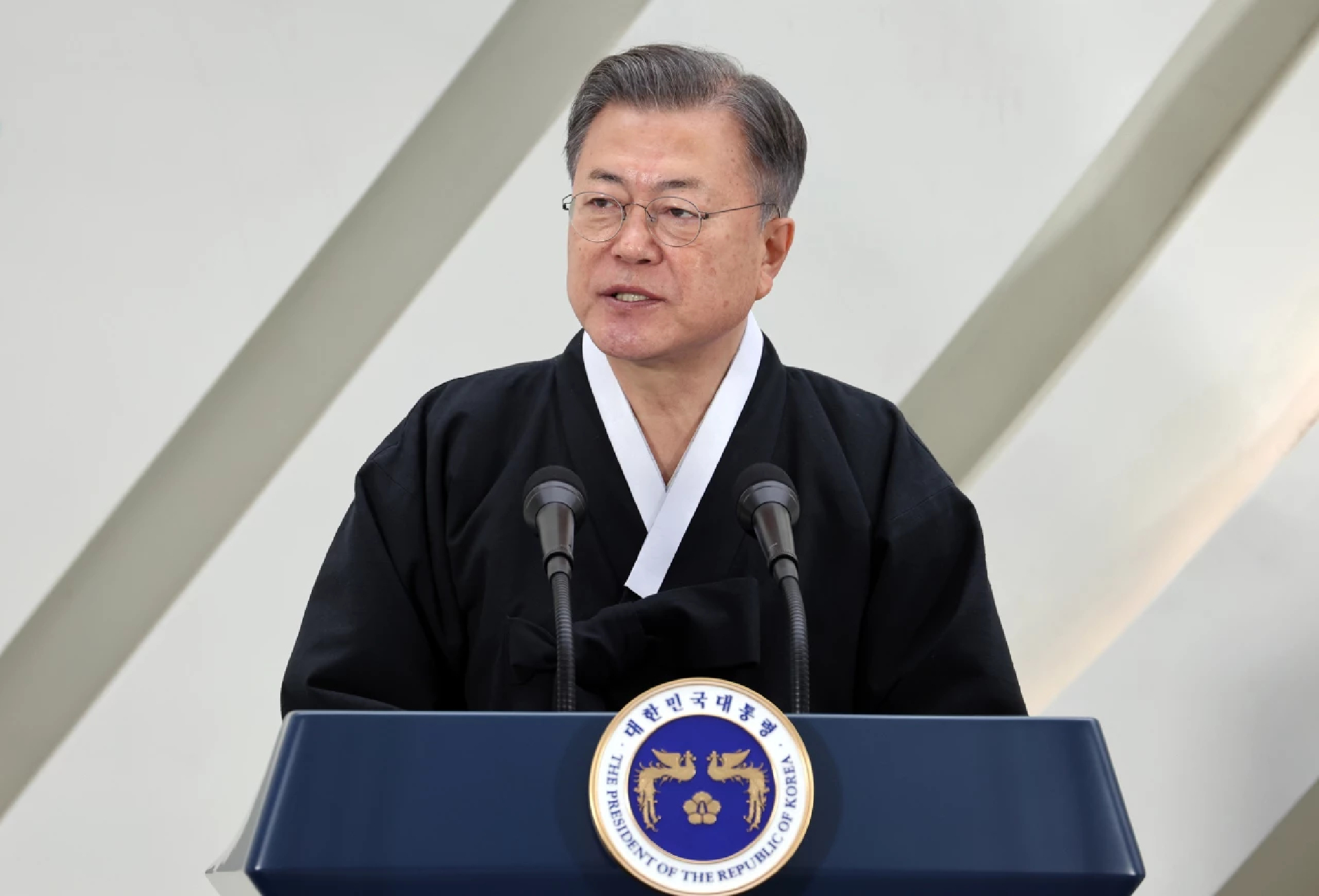 Moon urges Japan to face history and be humble before it