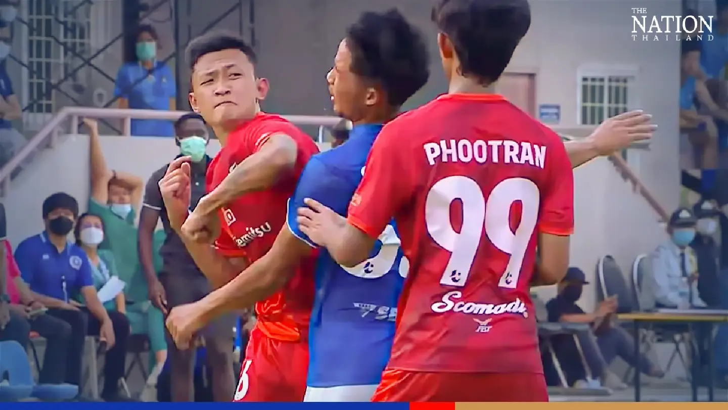 Bangkok FC player sacked after Muay Thai-style attack on opponent Bangkok FC player sacked after Muay Thai-style attack on opponent